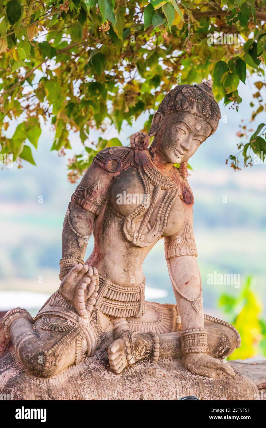 Asien, Indien, Delhi, Udaiapur, Bera. Statue einer hinduistischen weiblichen Gottheit. Stockfoto