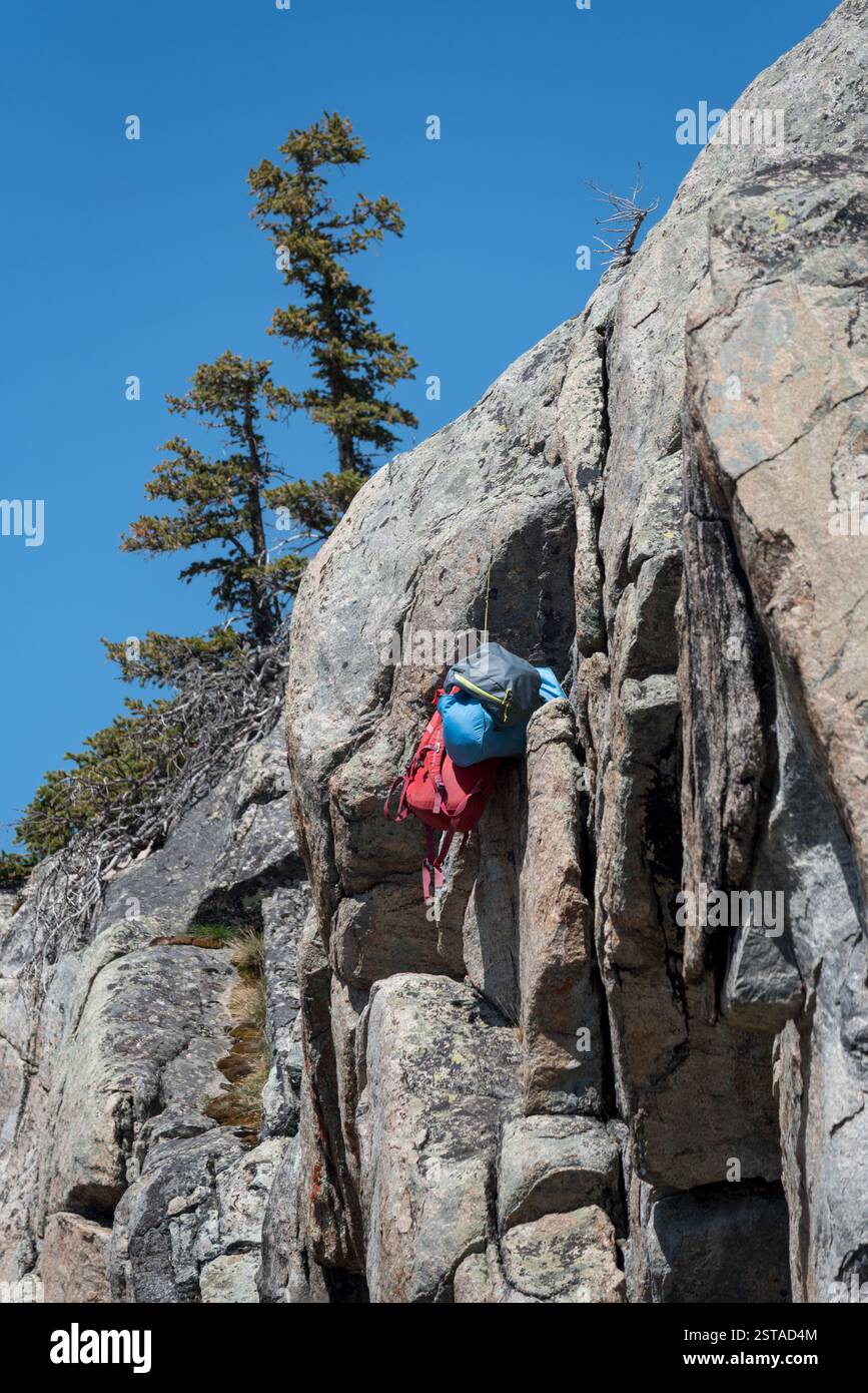 Essen hängt entlang der Klippe (um Tiere fernzuhalten), Bridger Wilderness, Wyoming. Stockfoto