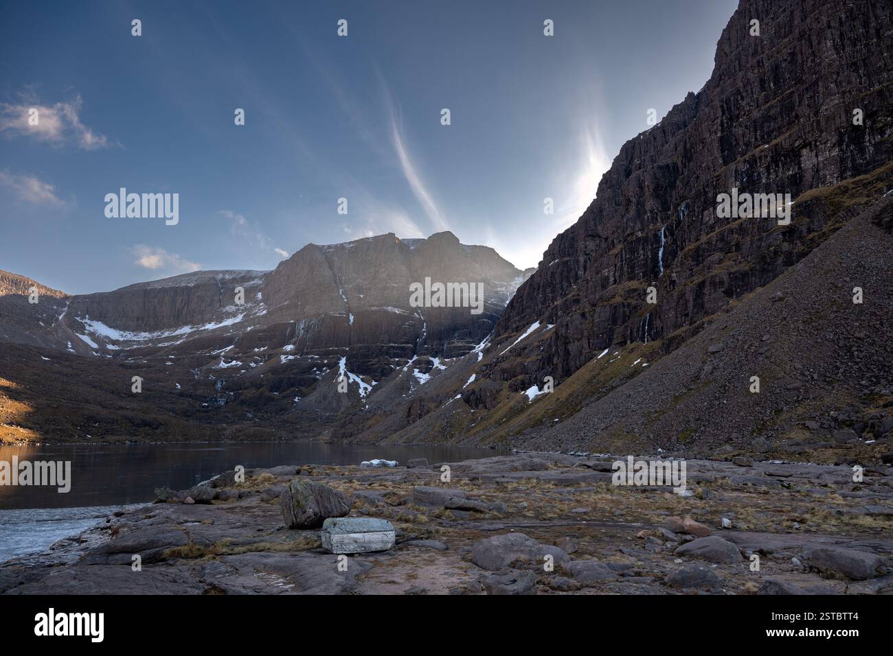 Die drei Stützpfeiler bei der Cama Mhic Fhearchair auf Beinn Eighe auf der Torridon Mountains im Nordwesten der Highlands von Schottland Stockfoto