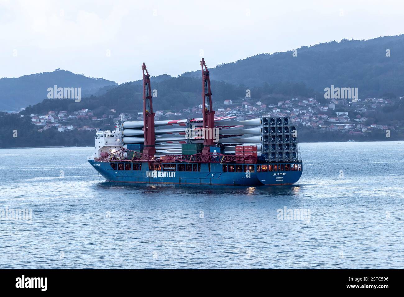 UHL FUTURE (IMO 9808845, MMSI 255806203) ist ein Schwerlastträger Stockfoto
