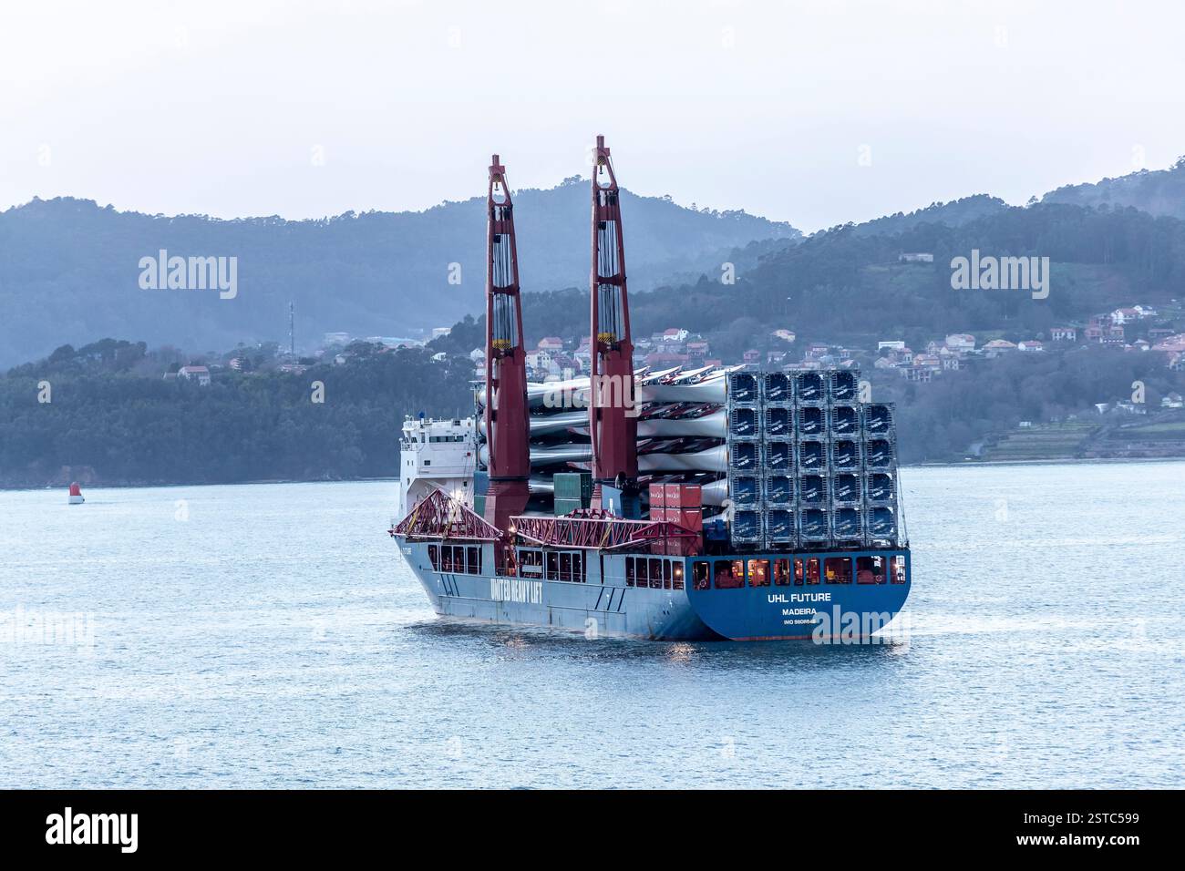 UHL FUTURE (IMO 9808845, MMSI 255806203) ist ein Schwerlastträger Stockfoto