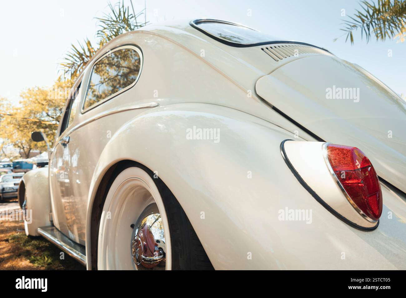1970 Volkswagen Fusca Käfer 1300 auf Ausstellung beim dritten Tag des städtischen Antiken-Autos in Londrina, Brasilien. Stockfoto