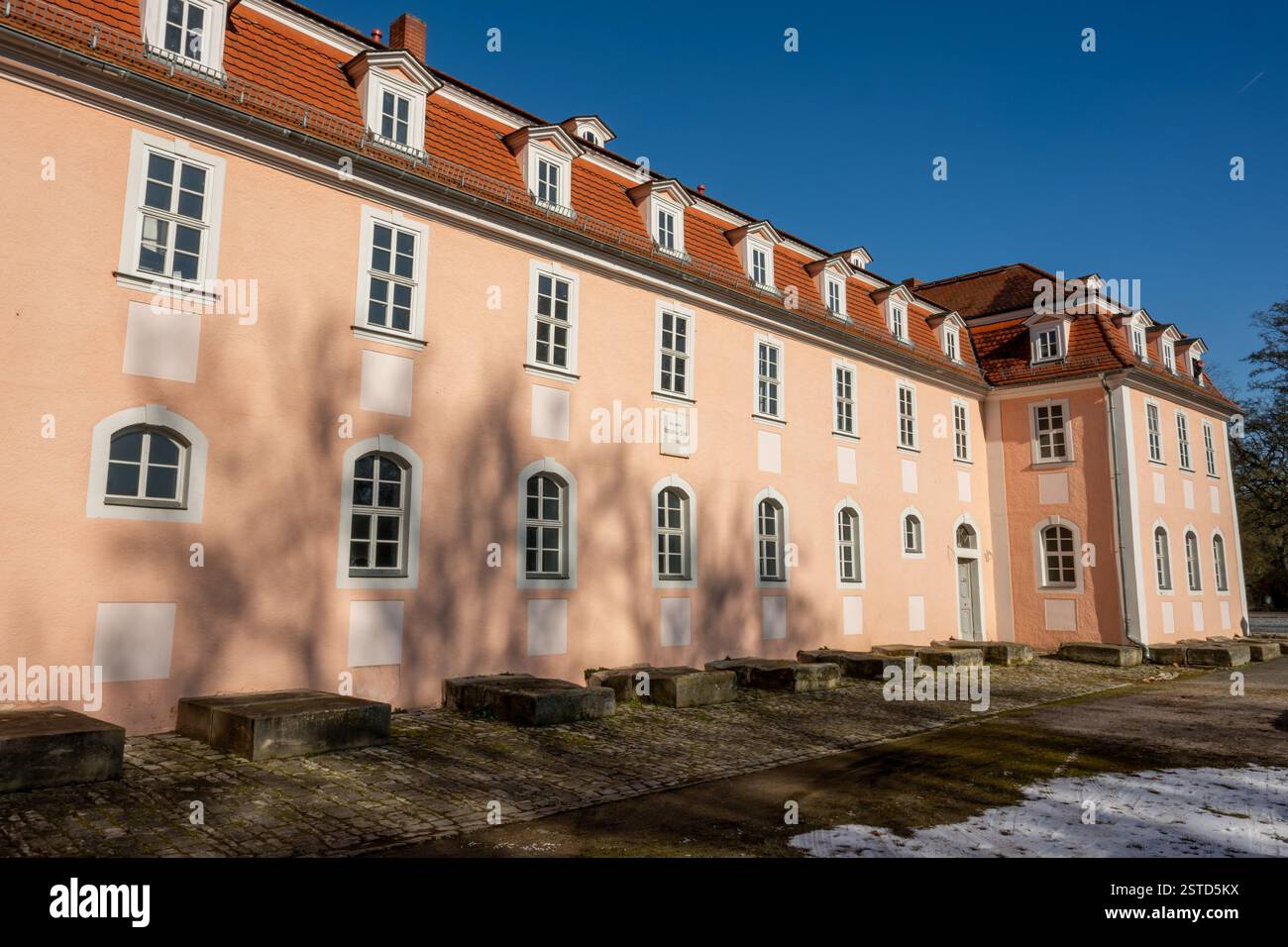Weimar, Deutschland. Februar 2025. Außenansicht von Frau von Steins Haus. Die Stadt Weimar hält eine Pressekonferenz ab, um über das Urteil des Amtsgerichts Erfurt zu informieren, das der Stadt Weimar das Recht einräumt, das ehemalige Haus von Goethes Freundin Charlotte von Stein (1742–1827) zurückzukaufen. Quelle: Jacob Schröter/dpa/Alamy Live News Stockfoto