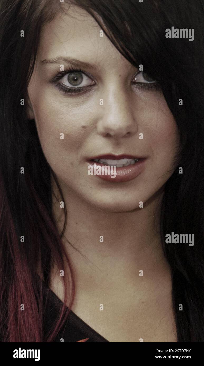 Popsängerin MARIA WILLSON. Red Dragon FM Party in the Park, Coopers Field, Cardiff, Juli 2003. Foto: ROB WATKINS. INFO: Maria Willson ist eine britische Sängerin, die erstmals bei Michael Barrymores My Kind of People berühmt wurde und eine Vielzahl von Fernseh- und Radioauftritten folgte. In den Jahren 2003 und 2004 veröffentlichte sie zwei Hit-Singles, Chooza Looza erreichte Platz 29 und Mr. Alibi erreichte Platz 43 in den britischen Singles Charts. Stockfoto