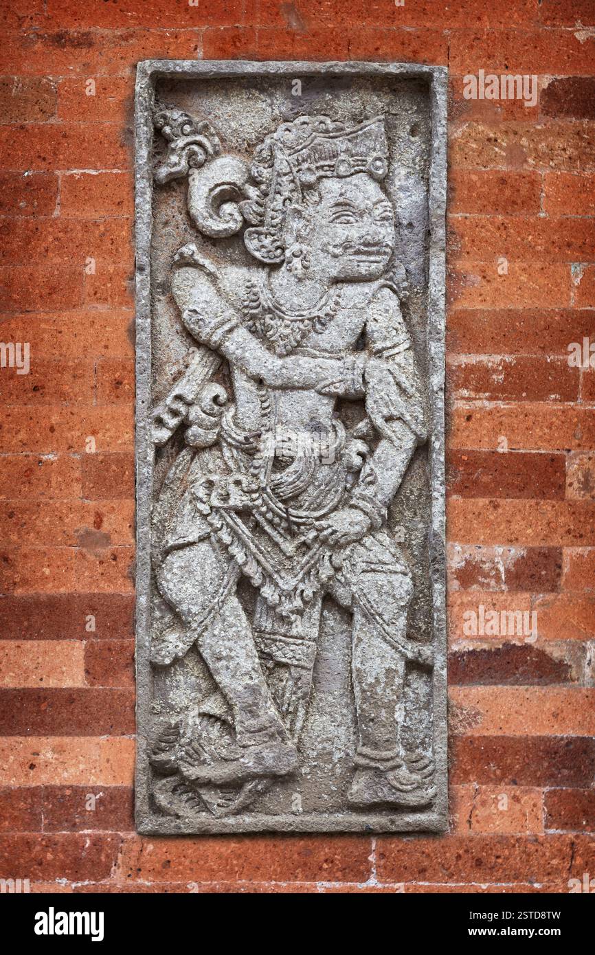 Mythologischer Charakter an der Wand des Tempels. Indonesien, Bali Stockfoto