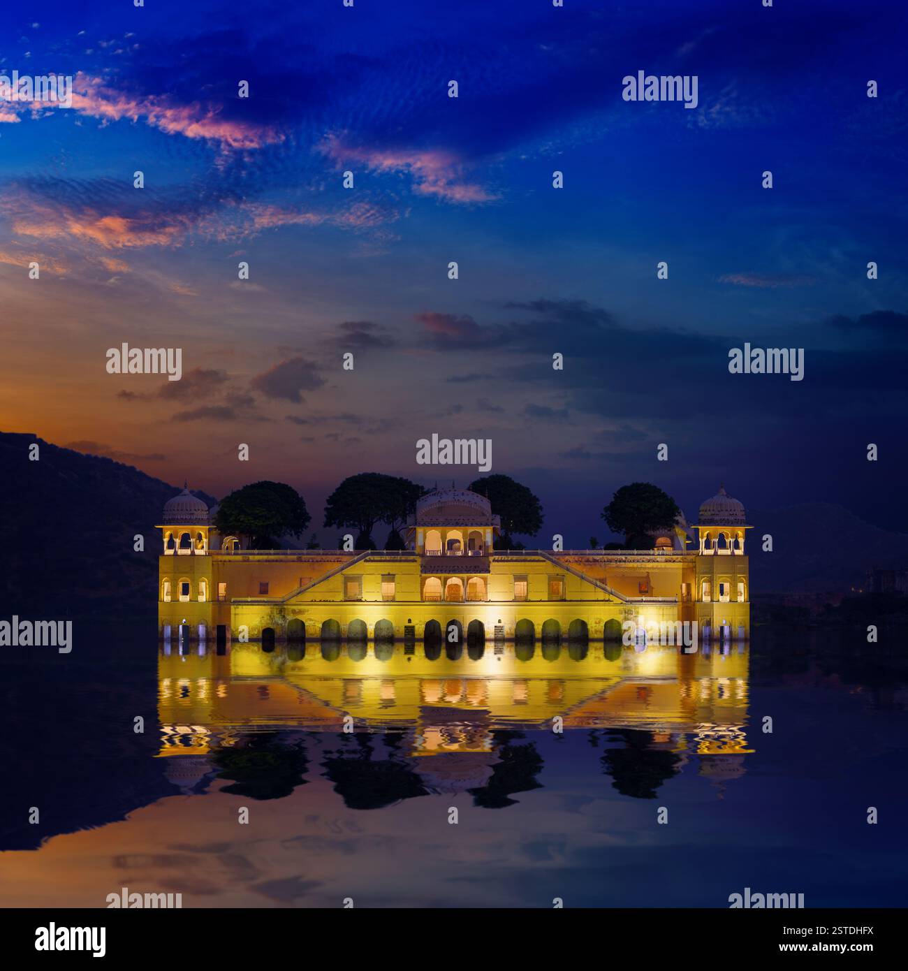 Indiens Wahrzeichen - JAL Mahal Lake Palace Stockfoto