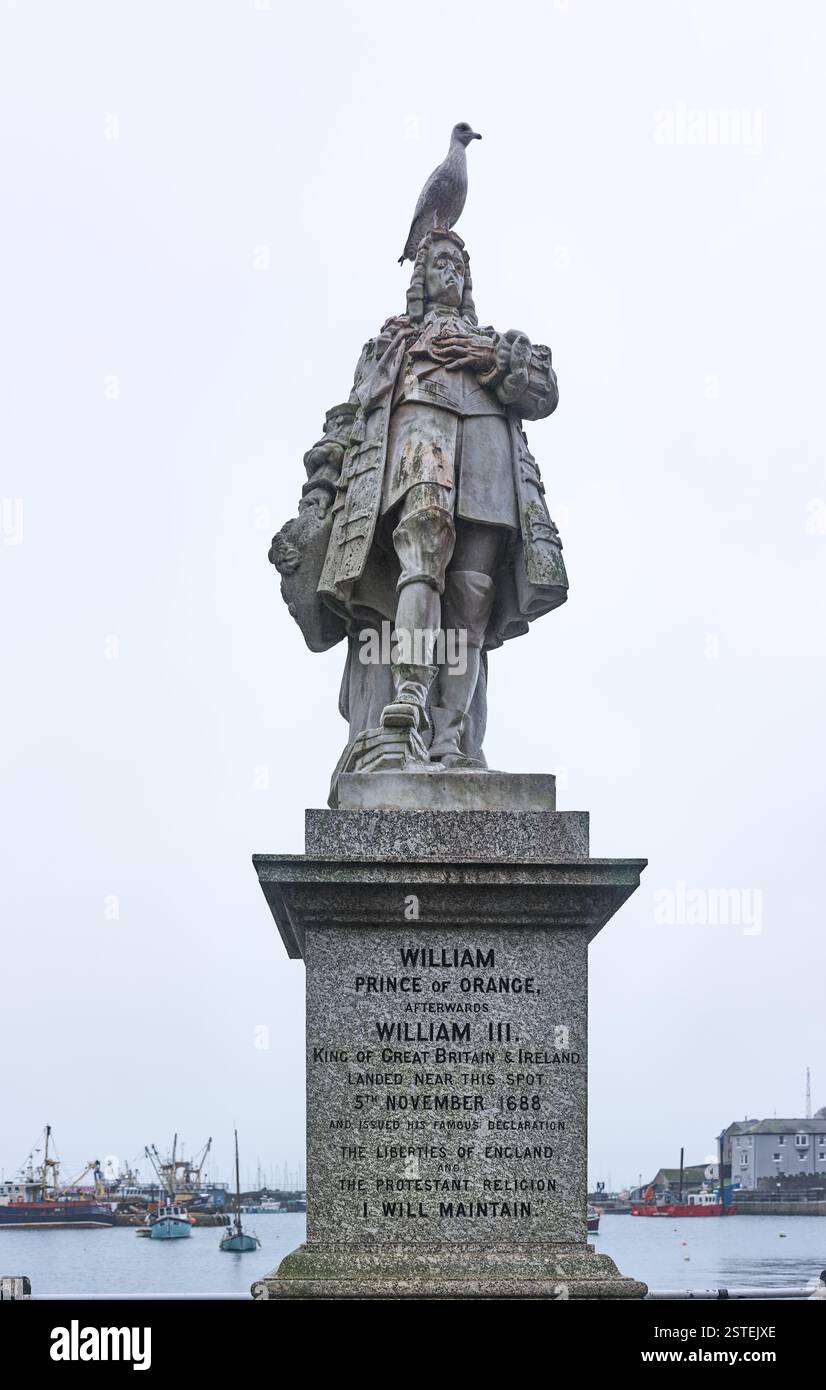 Statue für Wilhelm von Orange, der 1688 mit einer Armee in Brixham, Devon, England landete und dann England eroberte. Stockfoto