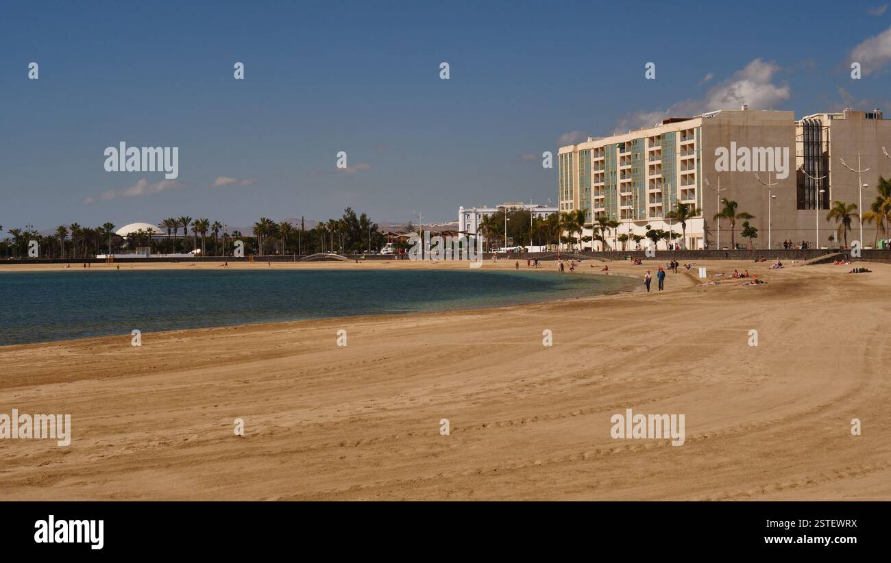 Der Strand Playa del el Reducto ist der Hauptstrand in Arrecife, der Hauptstadt von Lanzarote. Stockfoto