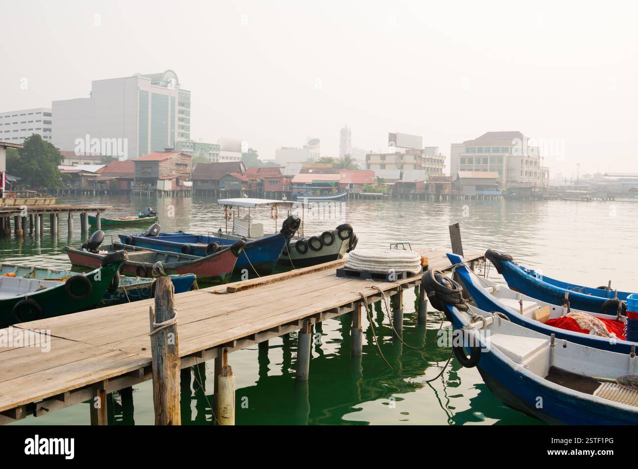 Boote legten am Chew Jetty in Georgetown, Penang, Malaysia an Stockfoto