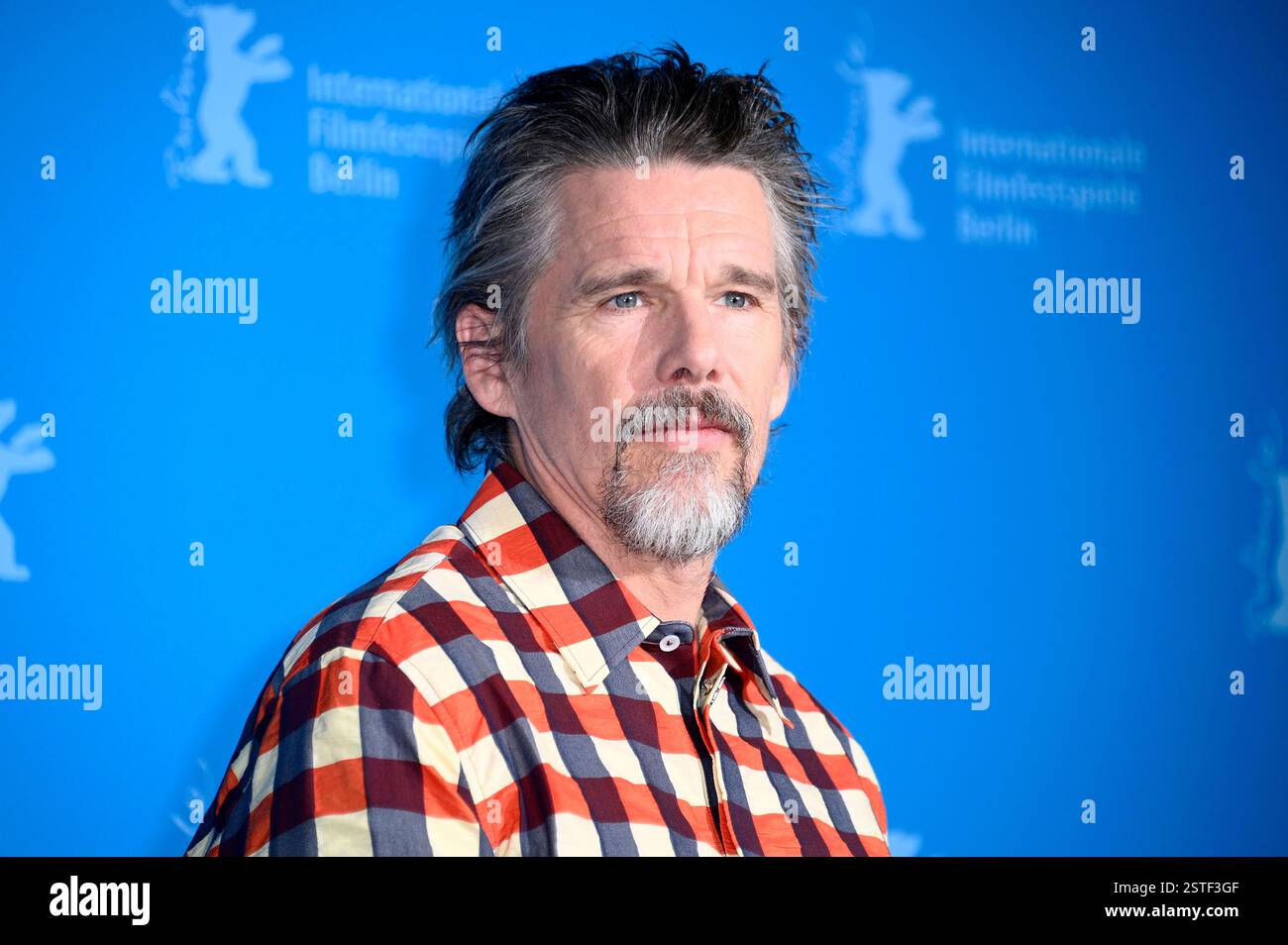 Ethan Hawke Beim Photocall Zum Kinofilm Blue Moon Auf Der Berlinale Ethan Hawke Beim Photocall Zum Kinofilm Blue Moon Auf Der Berlinale 2025 75 Berlin Im Hotel Grand Hyatt Berlin 18022025 Ethan Hawke Beim Fotobesuch Zum Film Blue Moon Auf Der Berlinale 2025 75 Berlin Film Festival Im Hotel Grand Hyatt Berlin 18 02 2025 Moon 5314 2stf3gf