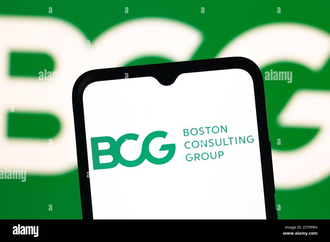 In dieser Abbildung wird das BCG-Logo (Boston Consulting Group) auf einem Smartphone-Bildschirm angezeigt. Stockfoto