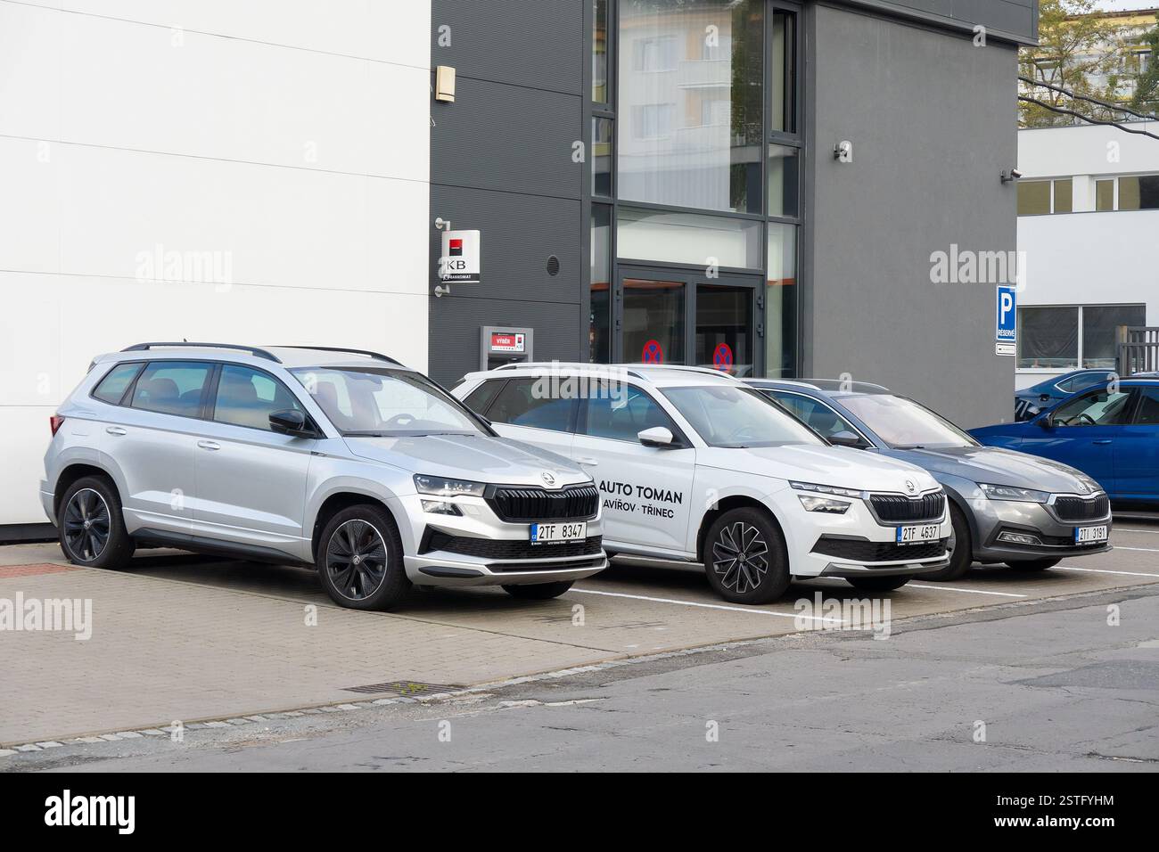 HAVIROV, TSCHECHISCHE REPUBLIK - 6. OKTOBER 2023: Skoda Karoq, Kamiq und Octavia im Händlerbetrieb vorgestellt Stockfoto