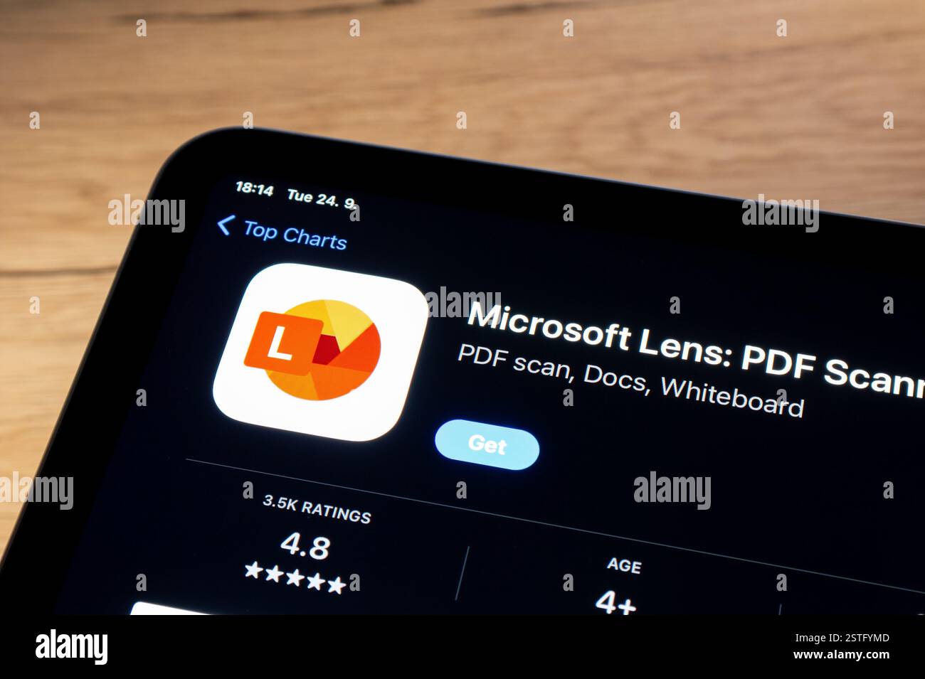 OSTRAVA, TSCHECHIEN – 24. SEPTEMBER 2024: Apple App Store mit Microsoft Lens Software wird installiert Stockfoto