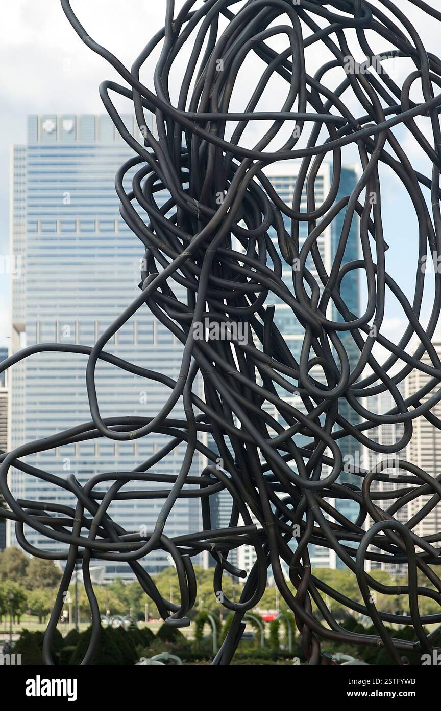 Chicago, Illinois, USA; Avantgarde-Skulptur von Christopher Wool vor dem Hintergrund von Wolkenkratzern; Avantgarde-Skulptur; Escultura de vanguardia Stockfoto