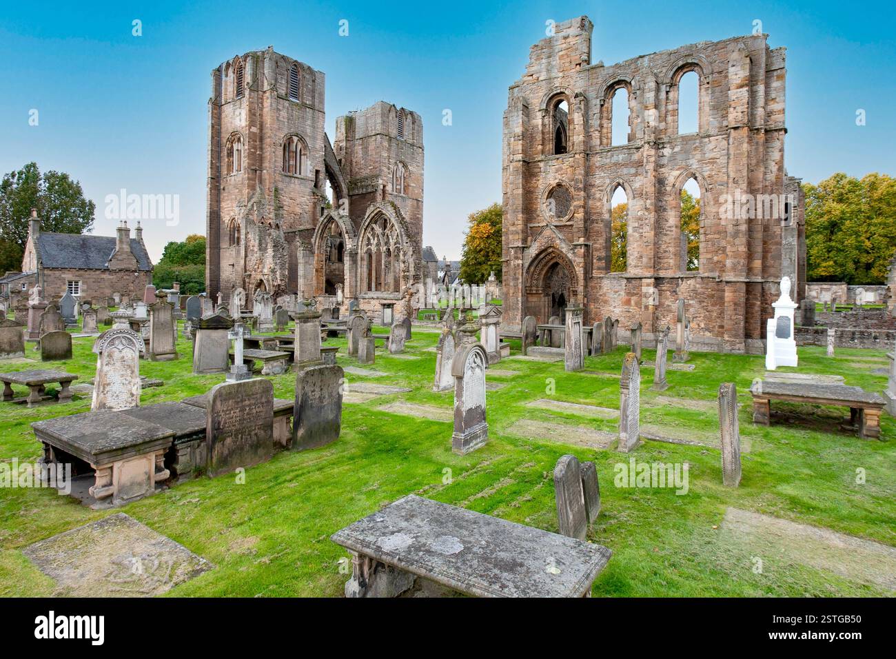 Elgin, Großbritannien - 12. Oktober 2008: Blick auf die historische Kathedrale von Elgin in Schottland, Großbritannien Stockfoto