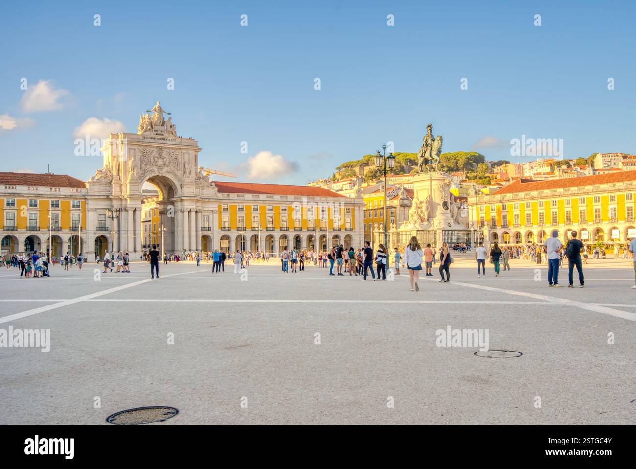 Lissabon, Portugal - 5. September 2023: Das historische Praco do Comercio oder Commerce Plaza in Lissabon, Portugal, ist einer der beliebtesten und landschaftlich reizvollsten Reiseziele Stockfoto Lissabon, Portugal - 5. September 2023: Das historische Praco do Comercio oder Commerce Plaza in Lissabon, Portugal, ist einer der beliebtesten und landschaftlich reizvollsten Reiseziele Stockfoto