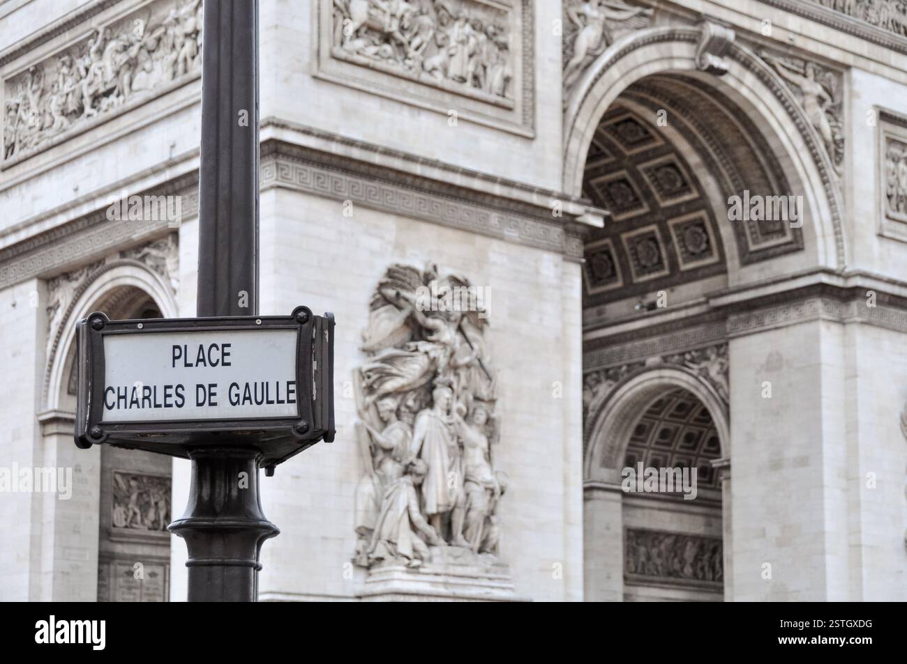 Platzieren Sie das Schild Charles de Gaulle in Paris Stockfoto