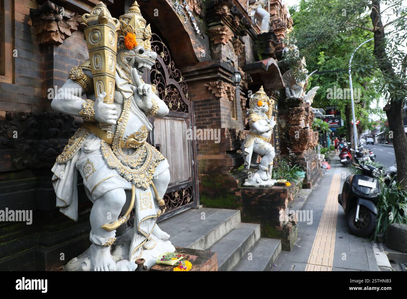 Hindutempel in der Legian-Gegend von Bali, Indonesien Stockfoto