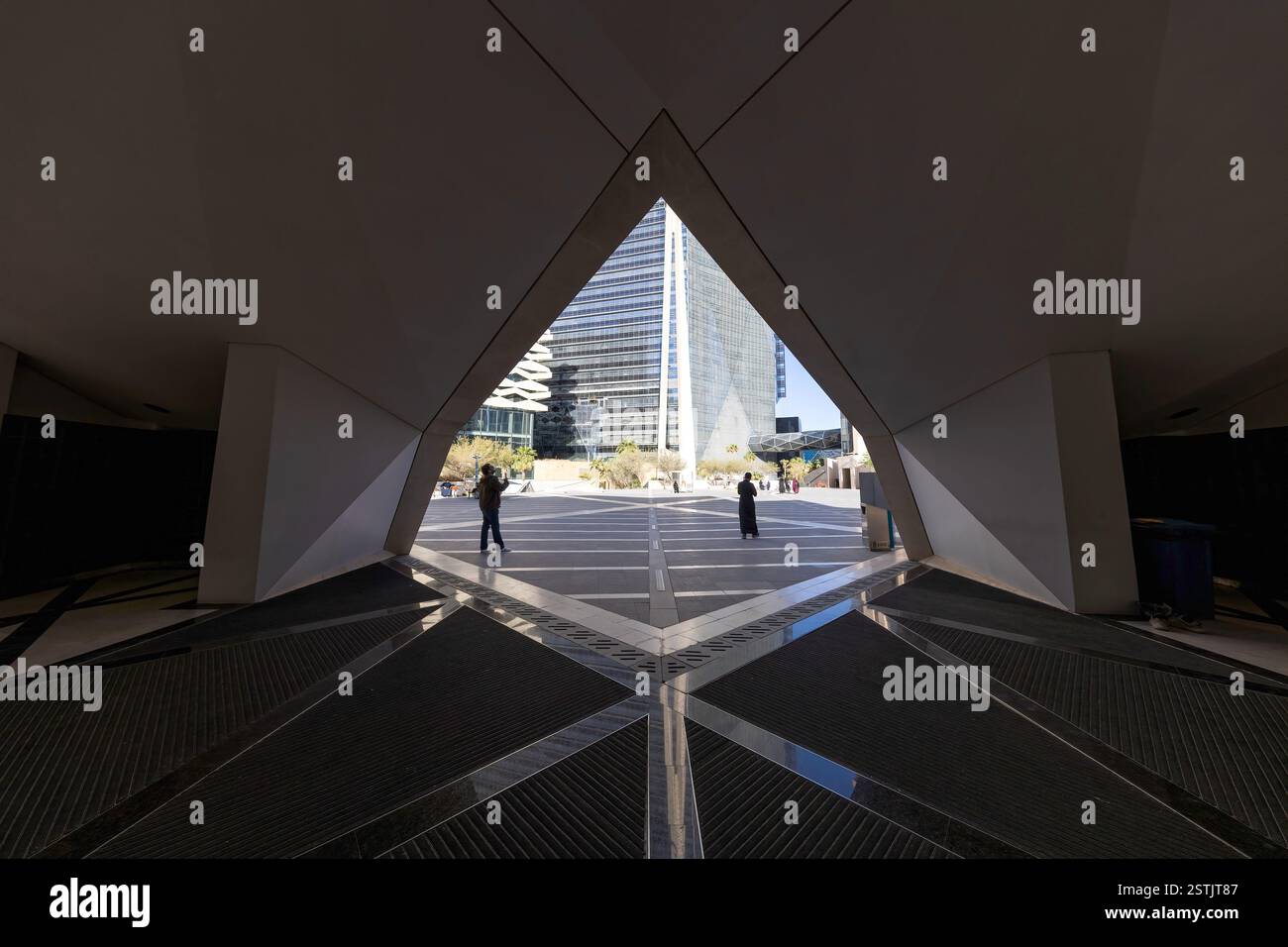 Die KAFD-Moschee im King Abdullah Financial District (KAFD) in Riad, Saudi-Arabien, wurde von der Firma Omrania and Associates entworfen Stockfoto