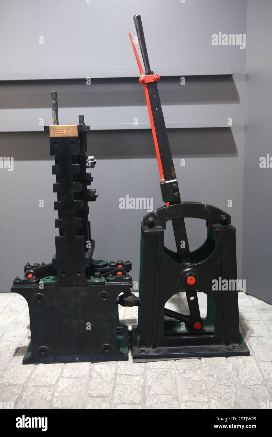 Hebel einer primitiven Verriegelung. Eisenbahnmuseum, Madrid. Spanien. Stockfoto