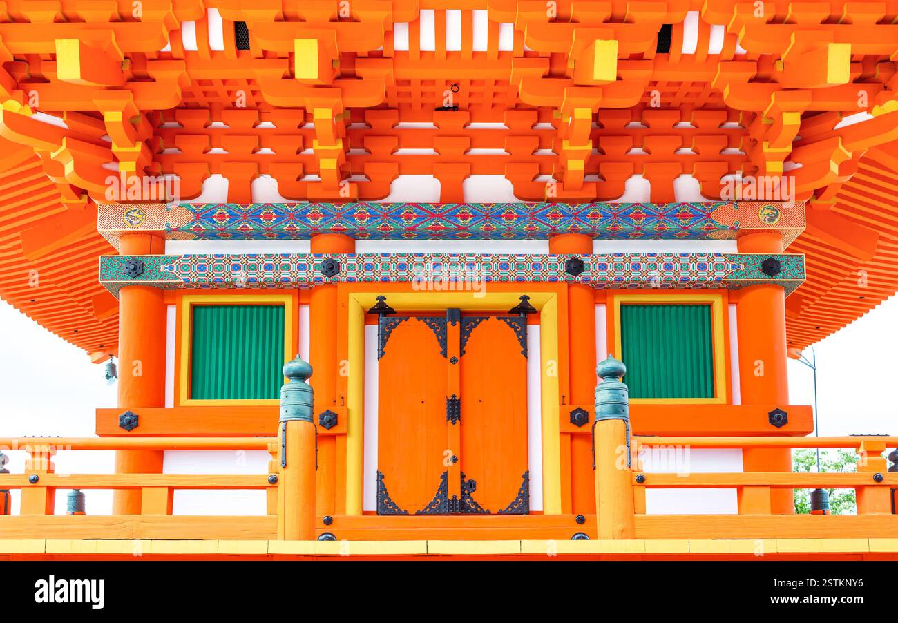 Detail der antiken dreistöckigen Pagode in Kiyomizu-dera, Kyoto, Japan. Diese heutige Struktur stammt aus dem Jahr 1633 und wurde vom Dritten Tok in Auftrag gegeben Stockfoto