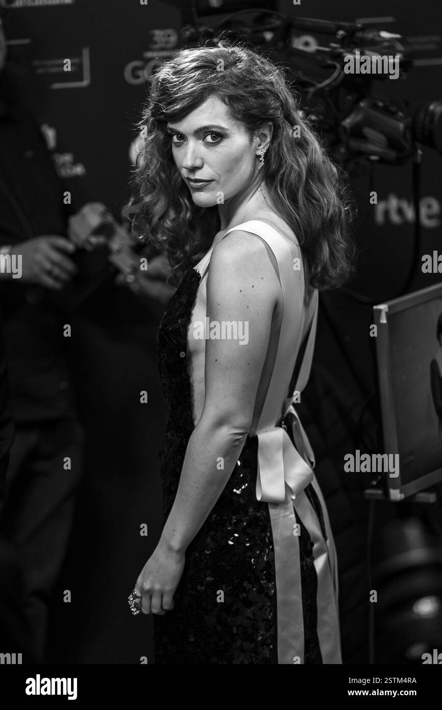 Granada, Spanien. Februar 2025. Itsaso Arana nimmt am roten Teppich des 39. Goya Awards im Palacio de Congresos in Granada, Spanien Teil. Marco Bara Stockfoto