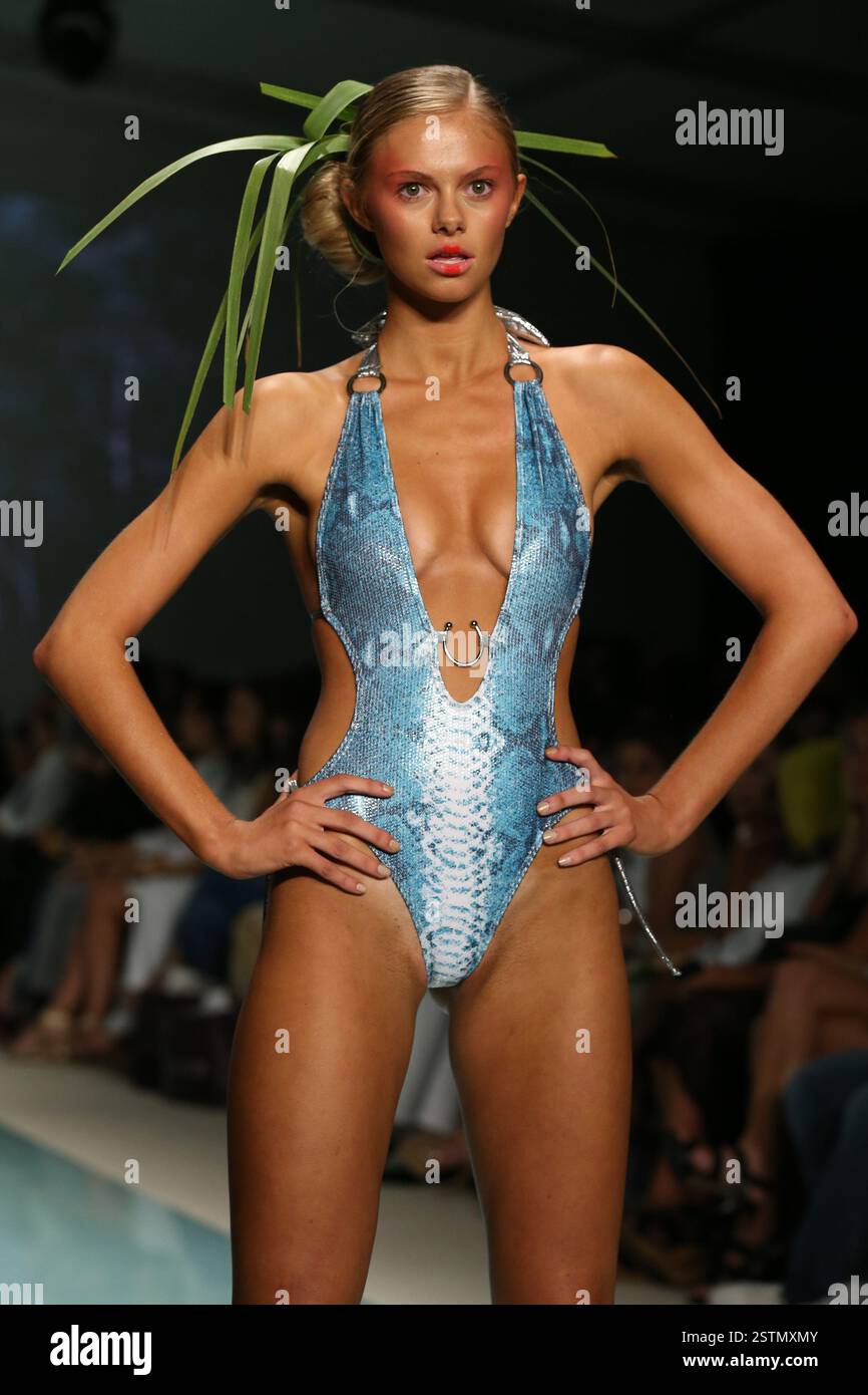 Model bei der Miami Swim Week Art Hearts Fashion im FUNKSHION Tent am 20. Juli 2017 in Miami, Florida Stockfoto