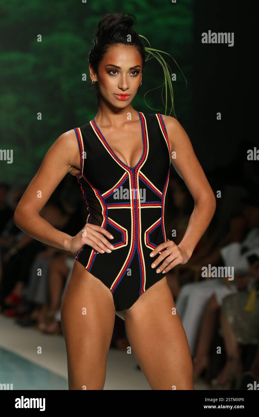 Model bei der Miami Swim Week Art Hearts Fashion im FUNKSHION Tent am 20. Juli 2017 in Miami, Florida Stockfoto
