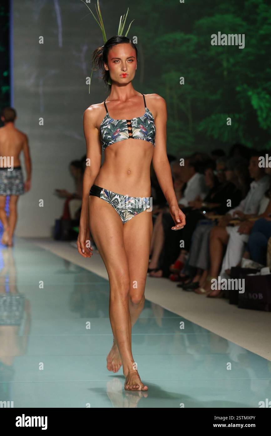 Model bei der Miami Swim Week Art Hearts Fashion im FUNKSHION Tent am 20. Juli 2017 in Miami, Florida Stockfoto