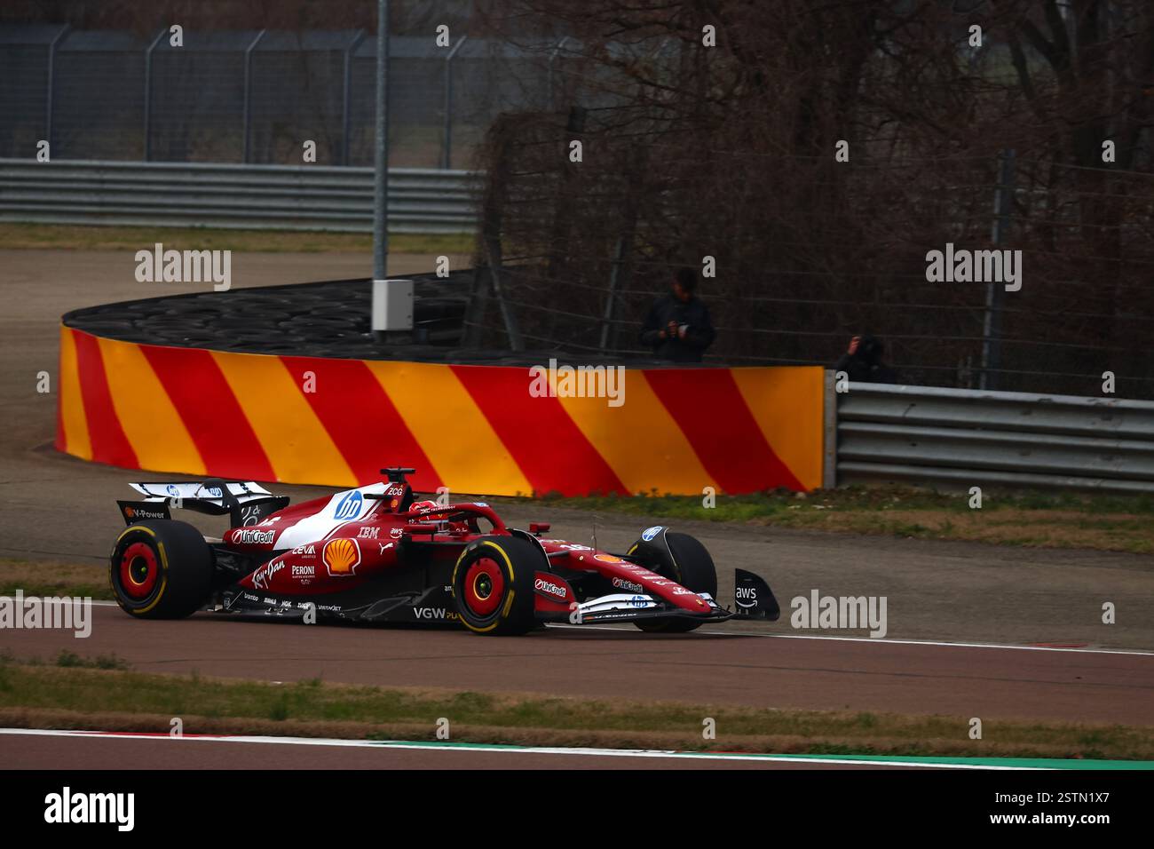 Modena, Italien. Februar 2025. Charles Leclerc auf der Strecke mit Ferrari F1 SF-25 während eines Shakedown auf dem Fiorano Track am 19. Februar 2025, Fiorano (Italien) Credit: Marco Canoniero/Alamy Live News Stockfoto