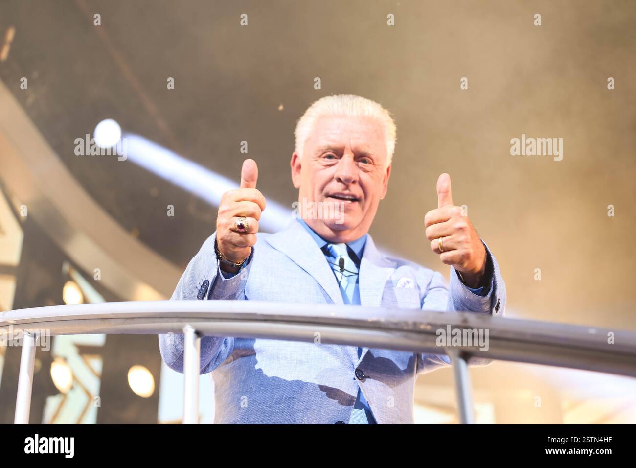 Derek Acorah wird während des Big Brother Finales vertrieben Stockfoto