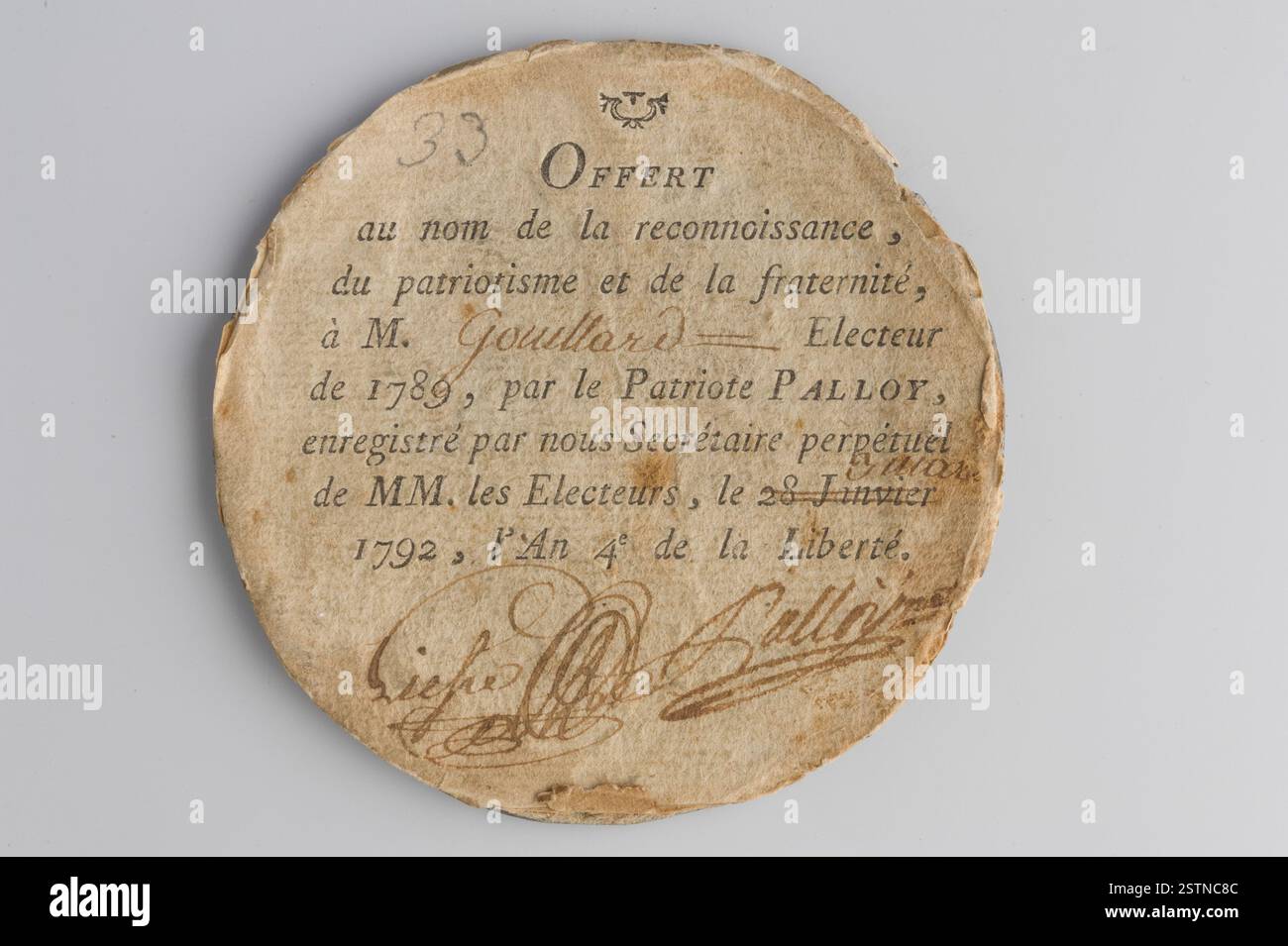 Eine Medaille von Augustin Dupré aus dem Jahr 1792 zum Gedenken an die Französische Revolution. Das Design spiegelt die ideale der Freiheit und des politischen Wandels während dieser Transformationsperiode der französischen Geschichte wider. Stockfoto