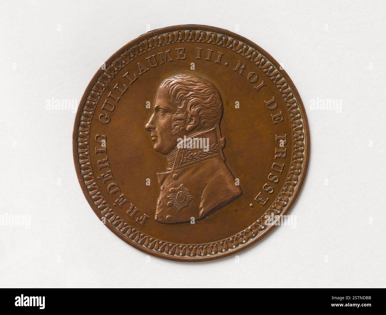 Ein Medaillon mit einer nach links gerichteten Büste von König Friedrich Wilhelm III. Von Preußen, gefertigt von Francois-Augustin Caunois, die königliche Porträts des 19. Jahrhunderts widerspiegelt. Stockfoto