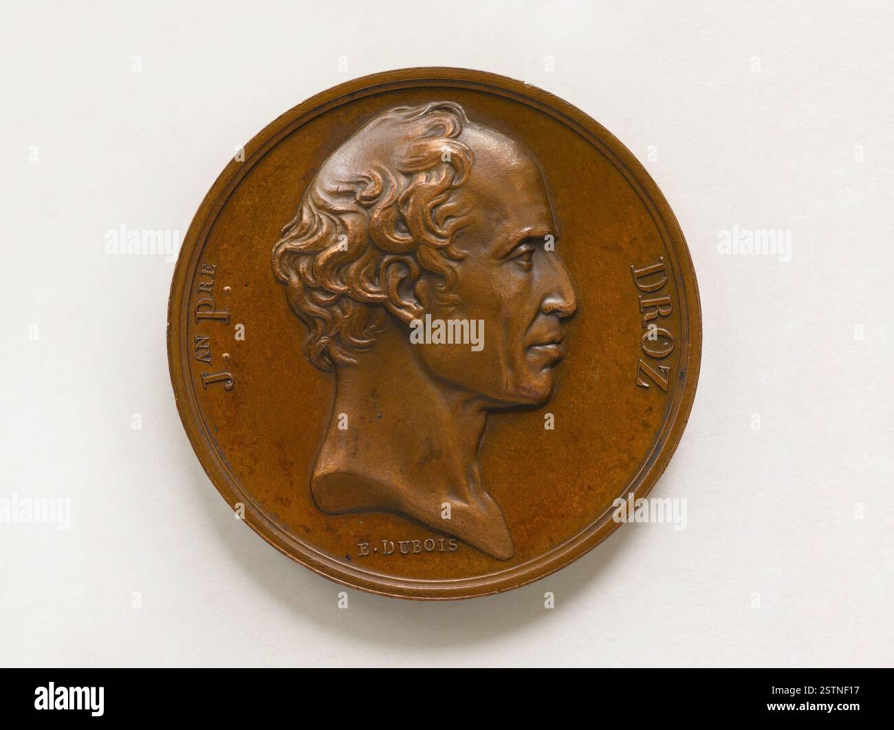 Medaille von Liénard nach 1823, die eine Büste von Jean-Pierre Droz darstellt. Die Rückseite enthält eine zehnzeilige Inschrift. Numismatik. Stockfoto