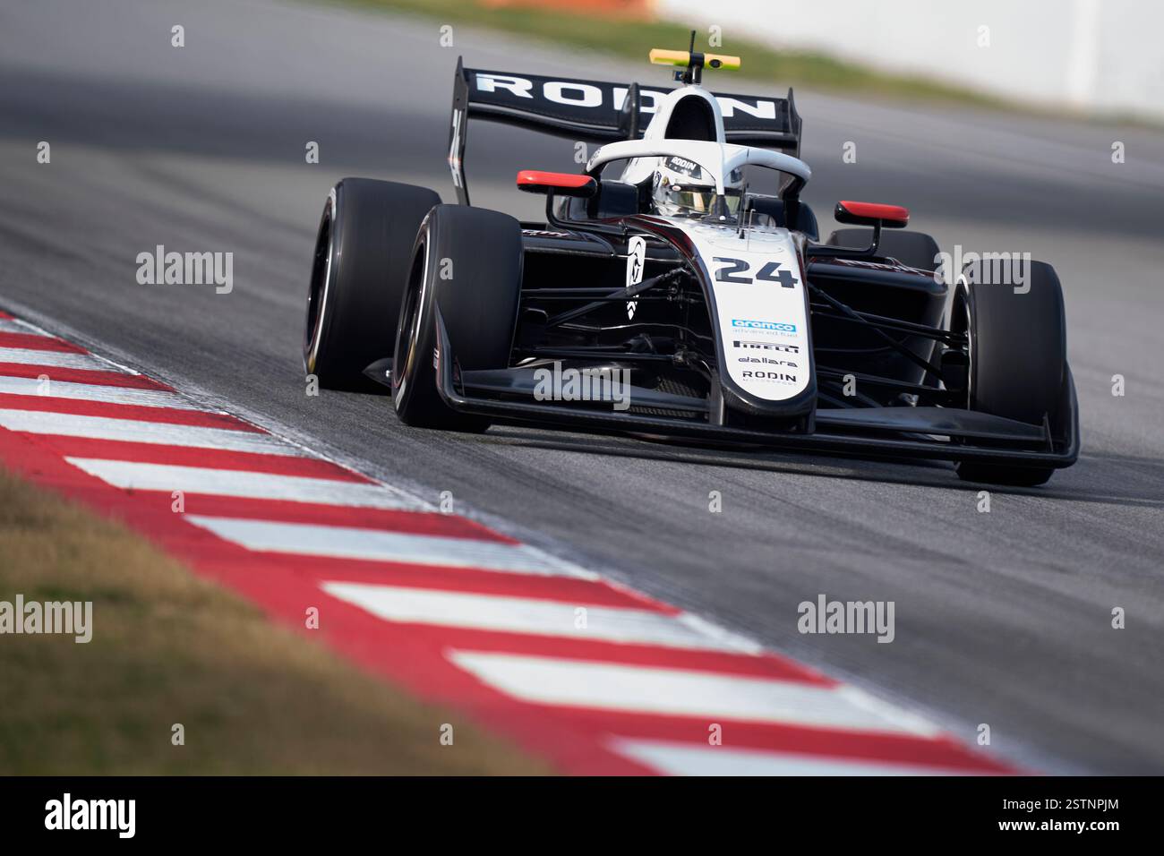 BARCELONA, SPANIEN – 19. FEBRUAR: Louis Sharp aus Australien und Rodin Motorsport (24) fahren während der Formel-3-Tests auf dem Circuit de Barcelona-Catalunya am 19. Februar 2025 in Barcelona, Spanien. (Foto von Pablo Rodriguez/Quality Sport Images) Stockfoto