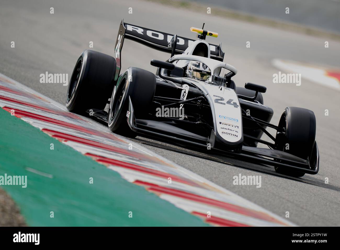 BARCELONA, SPANIEN – 19. FEBRUAR: Louis Sharp aus Australien und Rodin Motorsport (24) fahren während der Formel-3-Tests auf dem Circuit de Barcelona-Catalunya am 19. Februar 2025 in Barcelona, Spanien. (Foto von Pablo Rodriguez/Quality Sport Images) Stockfoto
