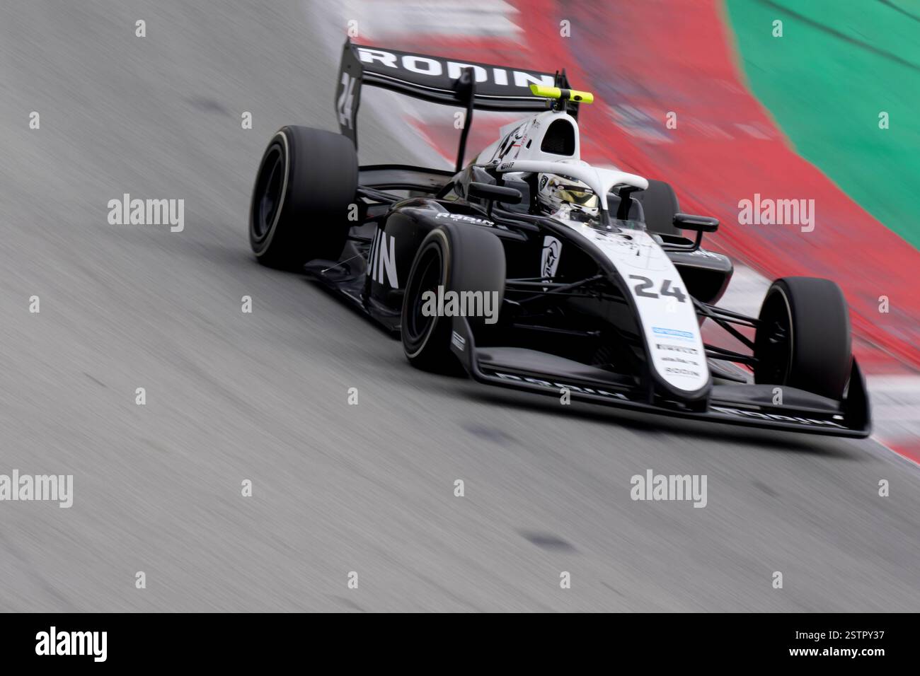 BARCELONA, SPANIEN – 19. FEBRUAR: Louis Sharp aus Australien und Rodin Motorsport (24) fahren während der Formel-3-Tests auf dem Circuit de Barcelona-Catalunya am 19. Februar 2025 in Barcelona, Spanien. (Foto von Pablo Rodriguez/Quality Sport Images) Stockfoto