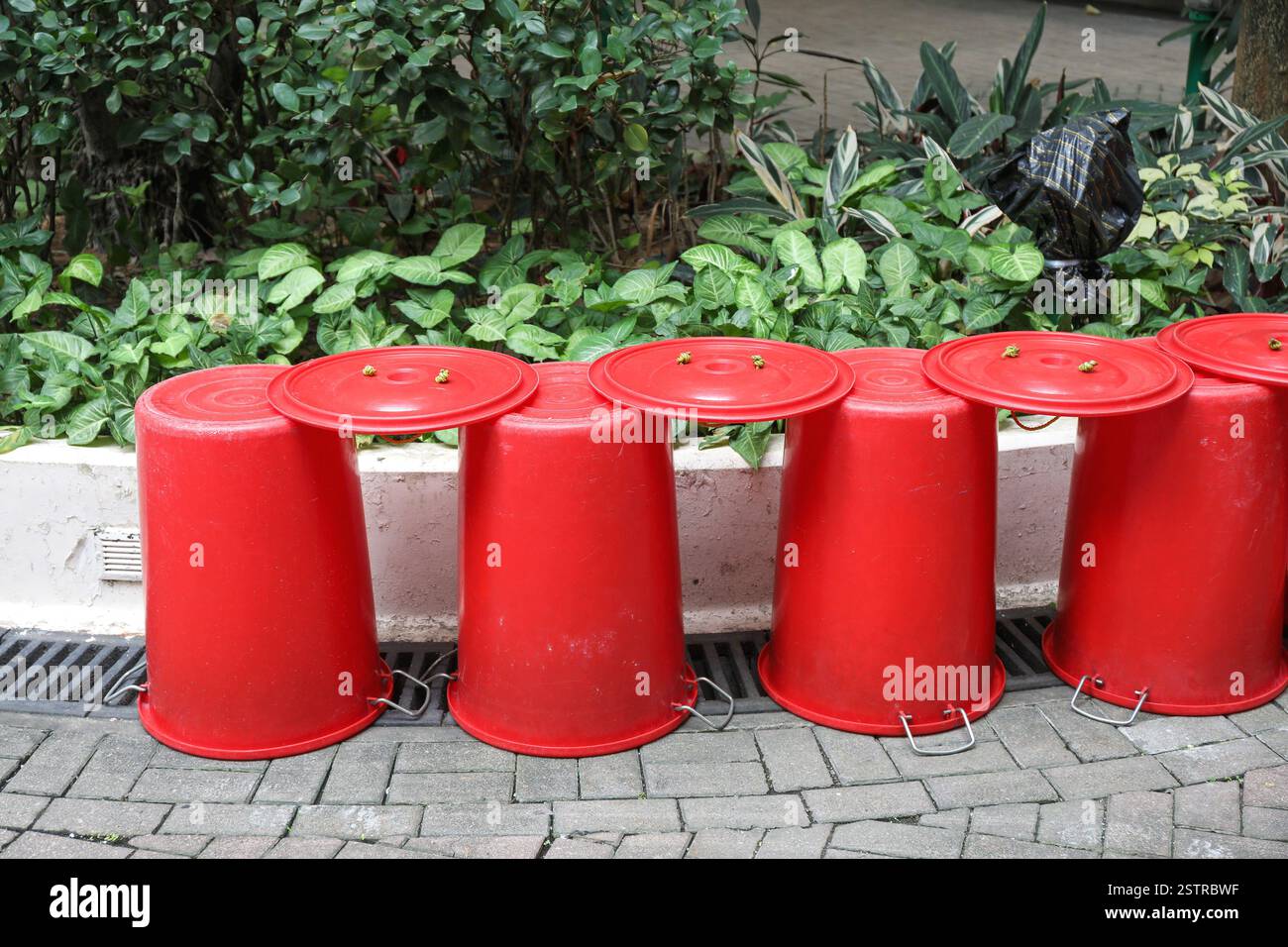 Rote Schaufeln Stockfoto