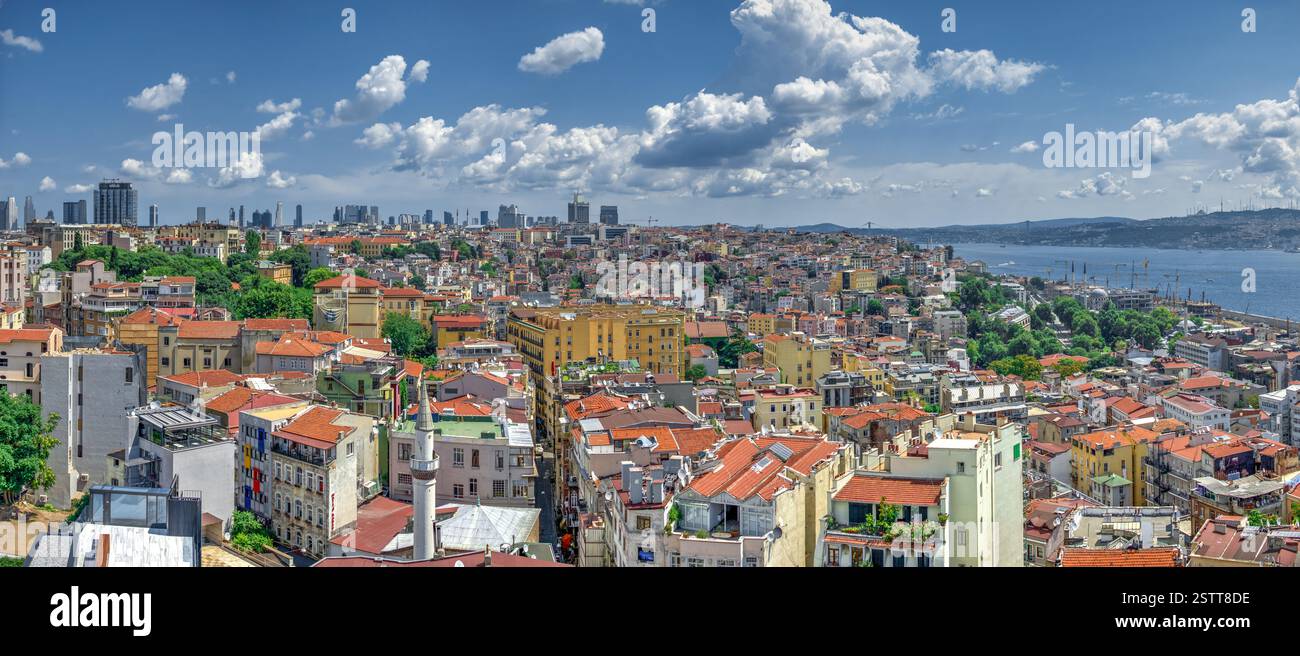 Top Panoramablick auf Beyoglu Viertel in Istanbul, Türkei Stockfoto