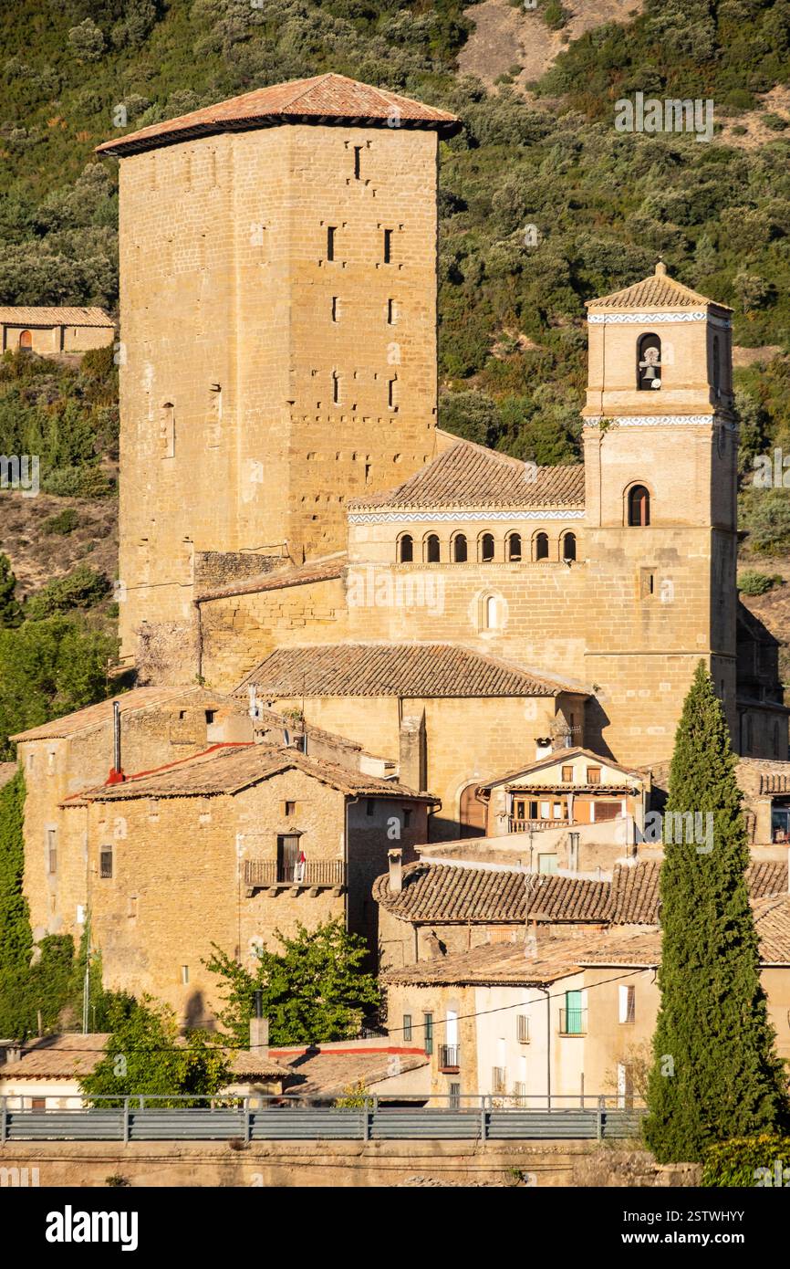 Kirche von San Martin und Schloss von Sancho el Mayor Stockfoto