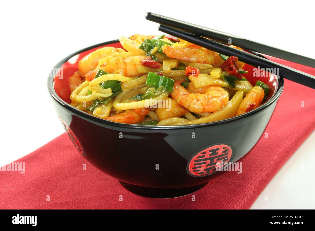 Pasta mit asiatischen Garnelen Stockfoto