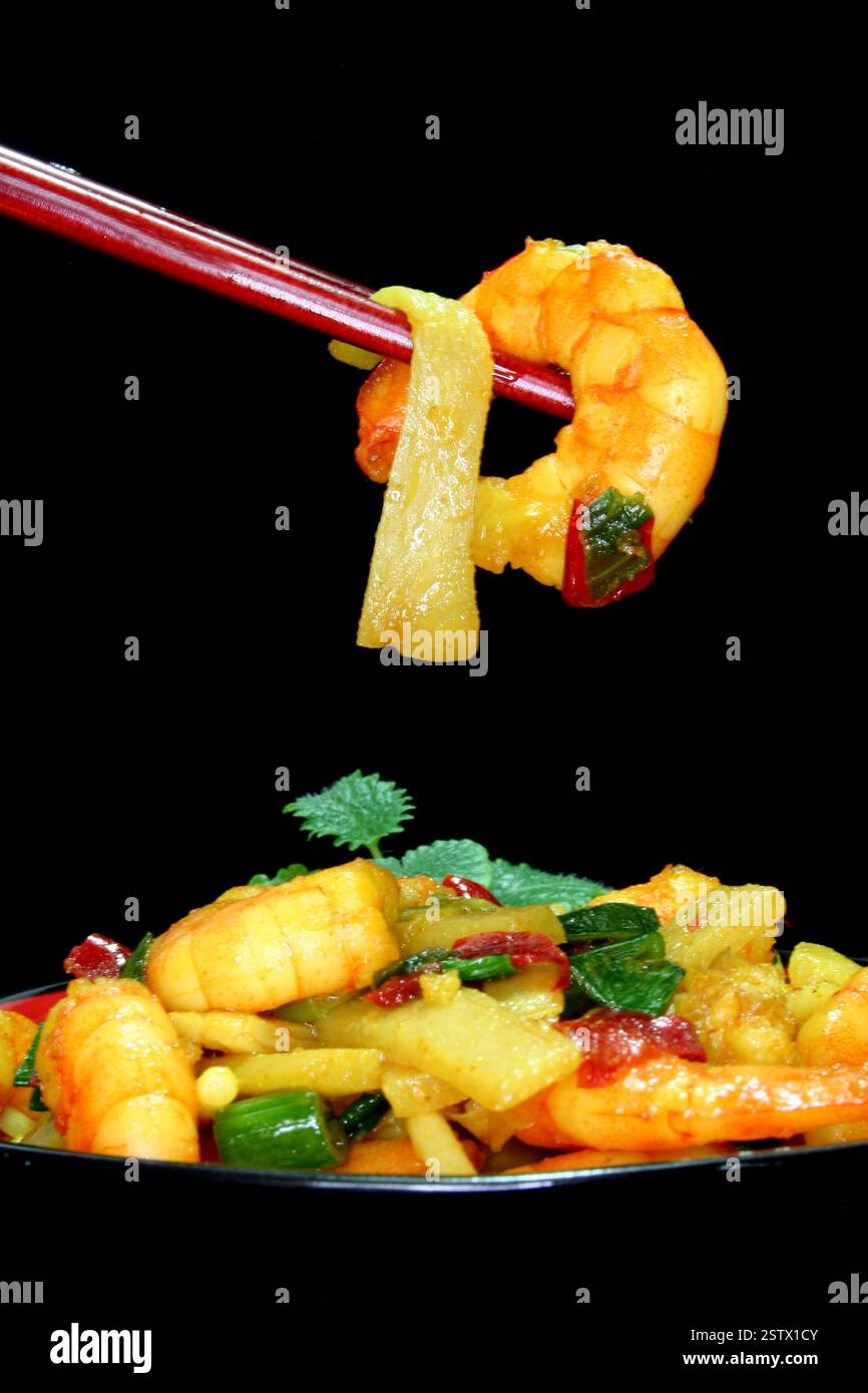 Pasta mit asiatischen Garnelen Stockfoto
