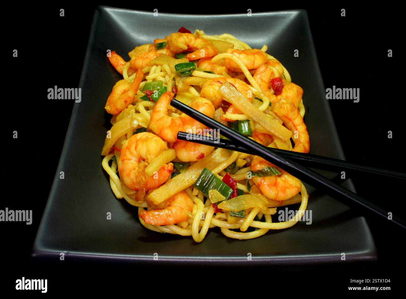 Pasta mit asiatischen Garnelen Stockfoto