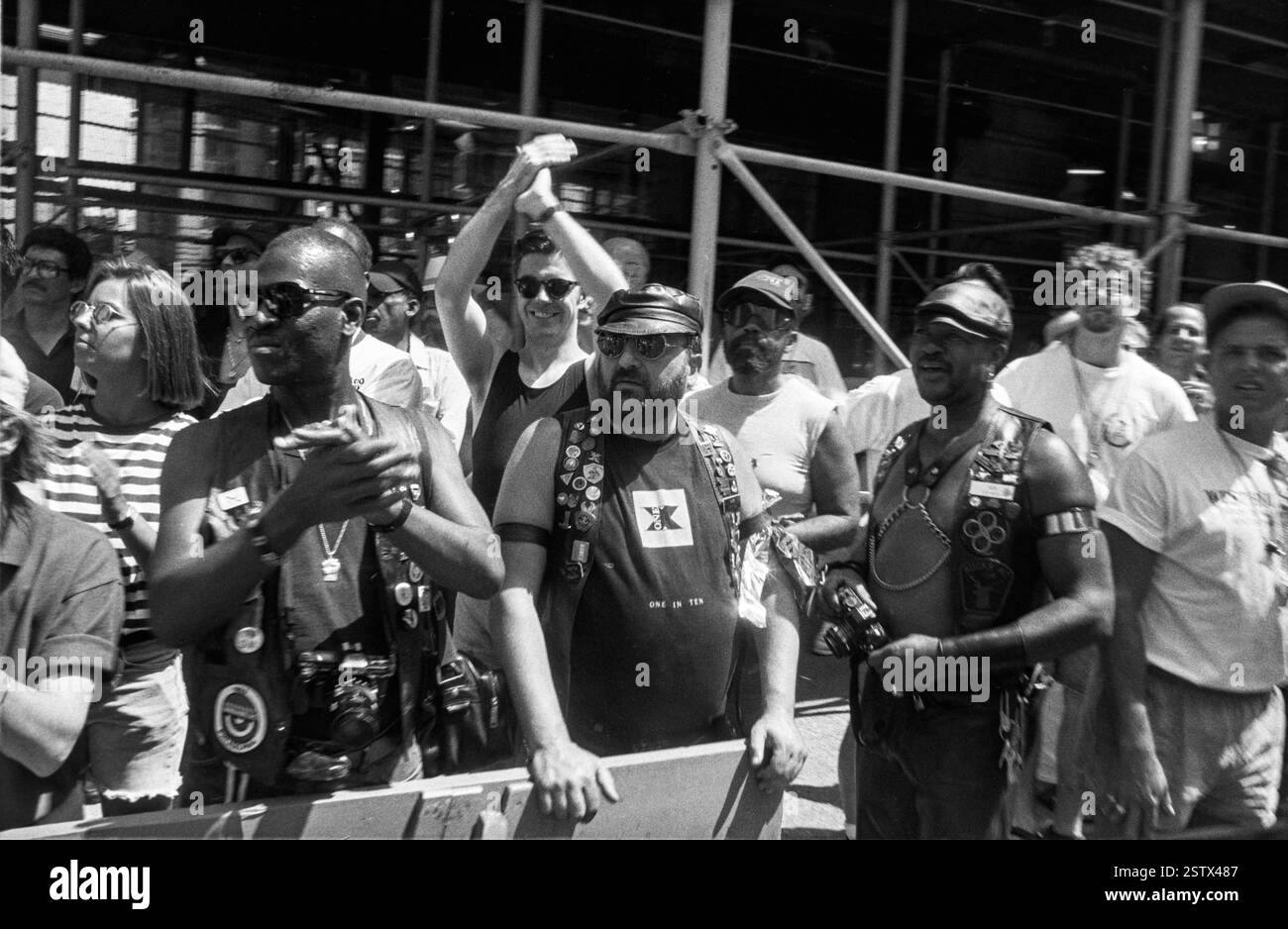 Männer in Leder während des NYC Pride March in New York City, USA am 28. Juni 1992 Stockfoto