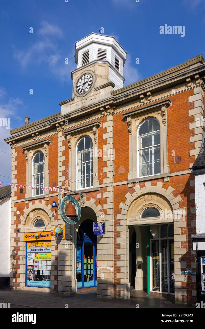 Das alte Corn Exchange Gebäude, heute Teil der Bell Centre Shopping Arcade im Stadtzentrum von Melton Mowbray im März, Leicestershire, England, Großbritannien Stockfoto