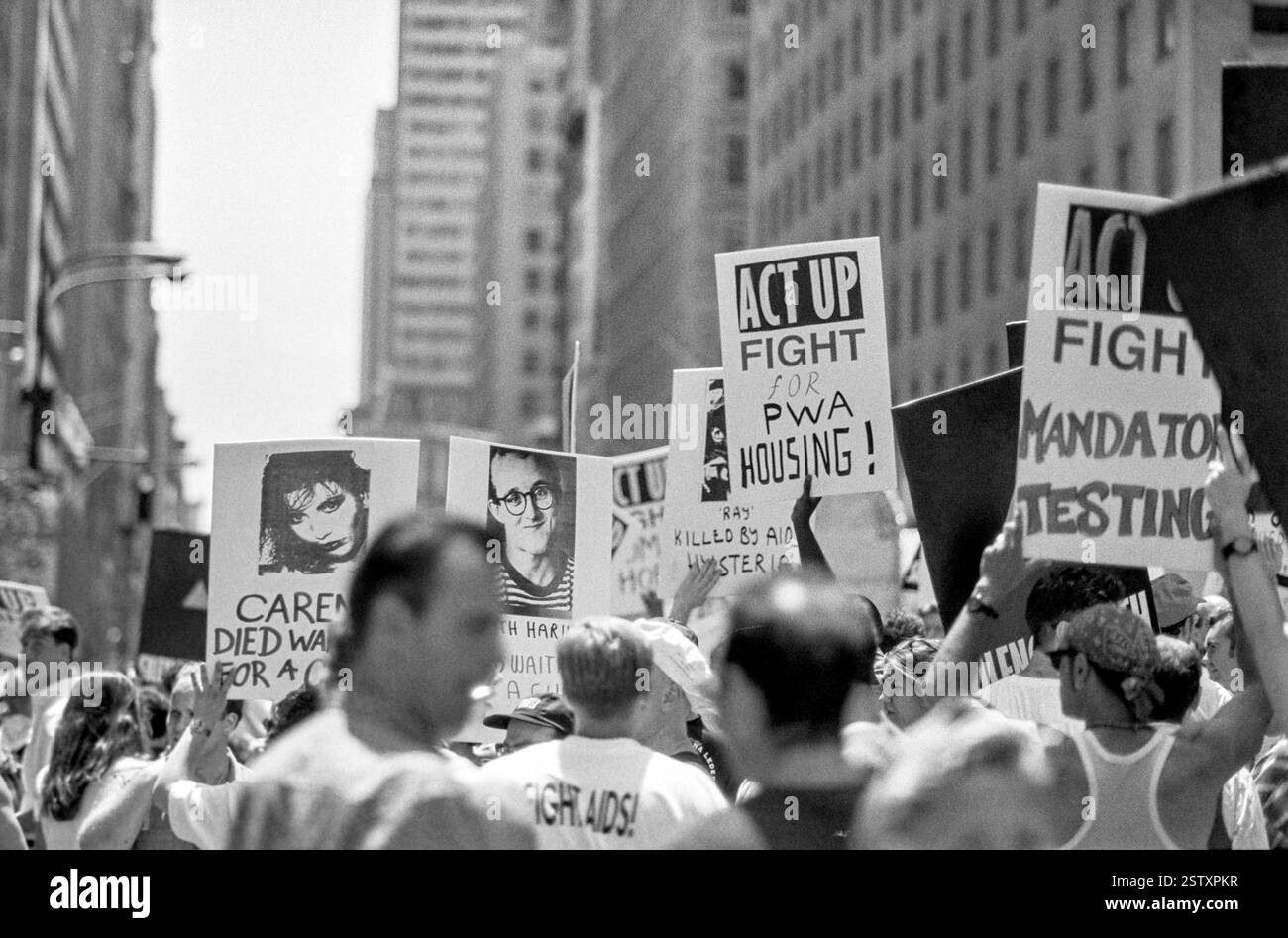 Bild des AIDS-Opfers Keith Haring während des NYC Pride March in New York City, USA am 28. Juni 1992 *** Bild des AIDS-Opfers Keith Haring während des NYC Pride March in New York City, USA am 28. Juni 1992 Stockfoto