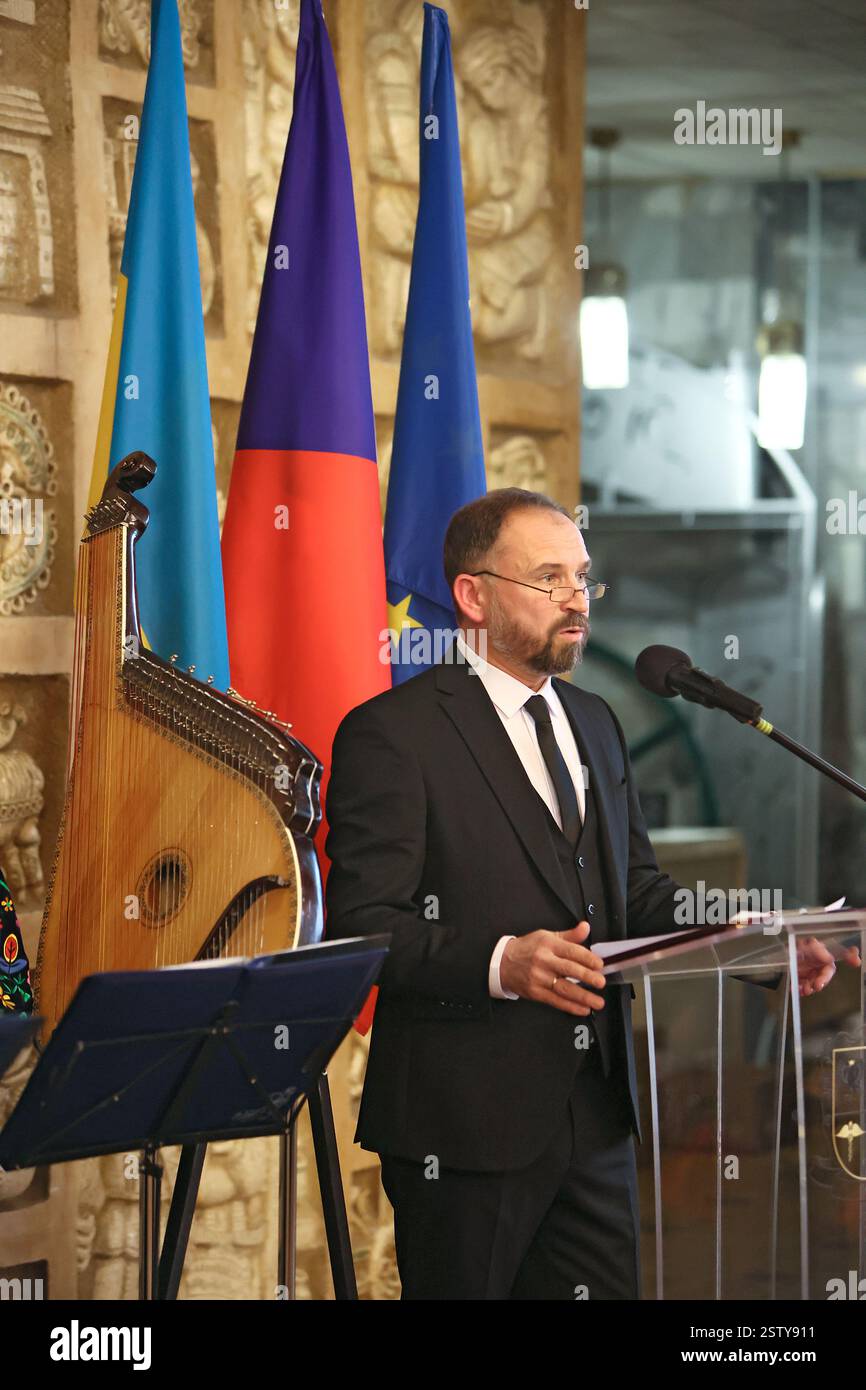 Nicht exklusiv: IWANO-FRANKIVSK, UKRAINE - 18. FEBRUAR 2025 - Direktor und künstlerischer Leiter der Ivan Franko Iwano-Frankivsk Regional Music and Dra Stockfoto