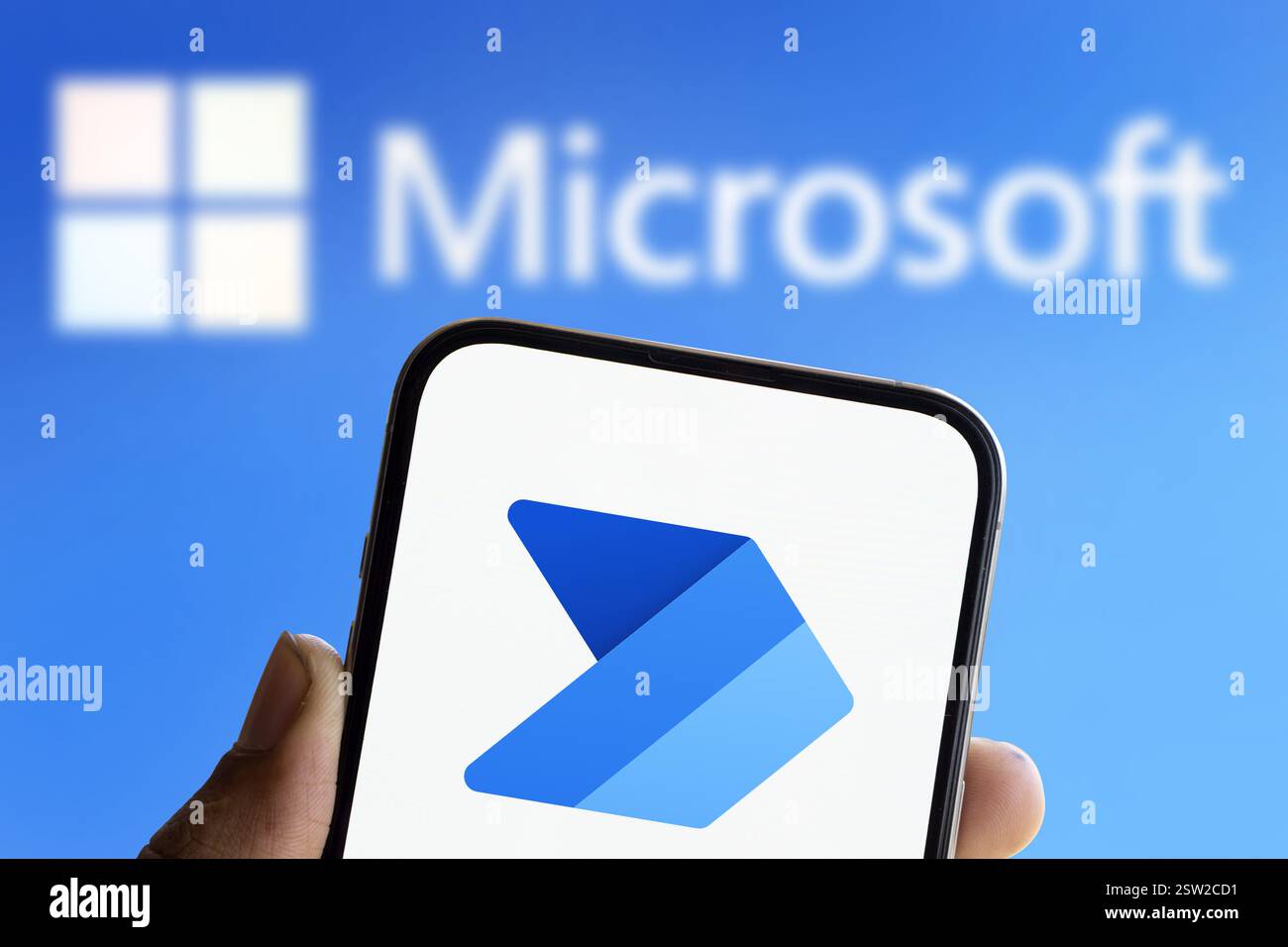 Dhaka, Bangladesch- 13. August 2024: Das Logo von Microsoft Power Automate wird auf dem Smartphone angezeigt. Stockfoto