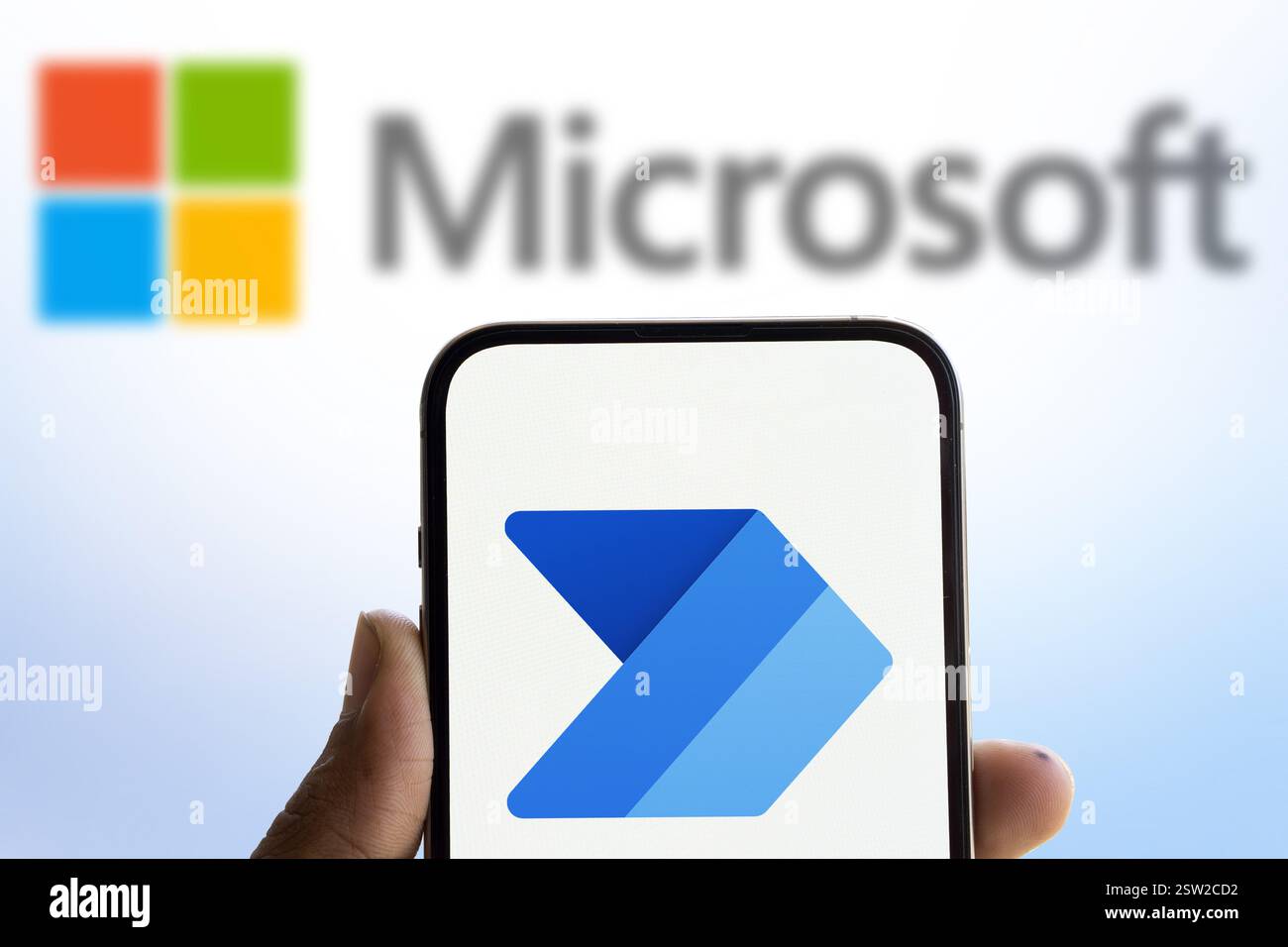 Dhaka, Bangladesch- 13. August 2024: Das Logo von Microsoft Power Automate wird auf dem Smartphone angezeigt. Stockfoto