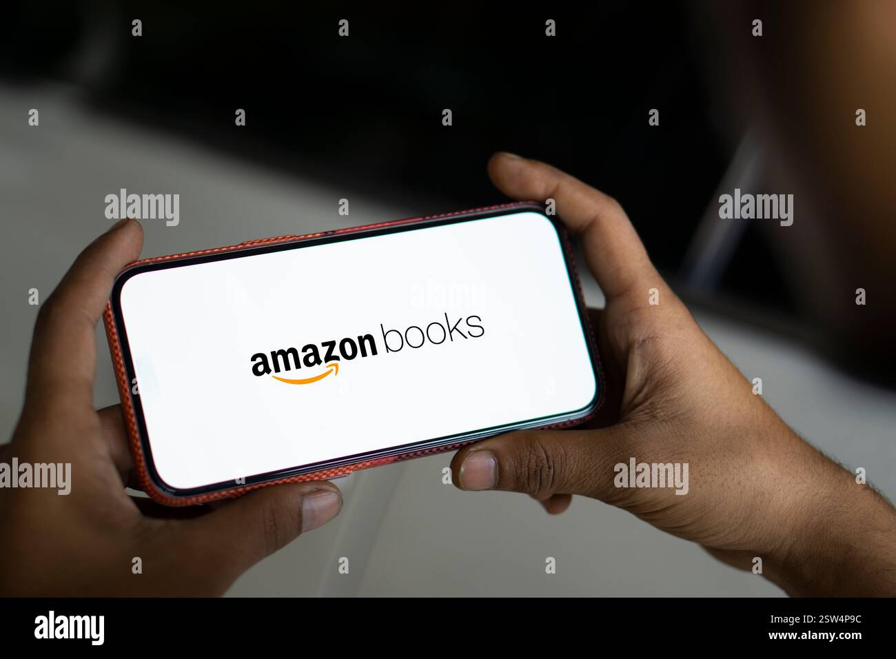 Dhaka, Bangladesch- 25. September 2024: Das Amazon Books Logo wird auf dem Smartphone angezeigt. Stockfoto